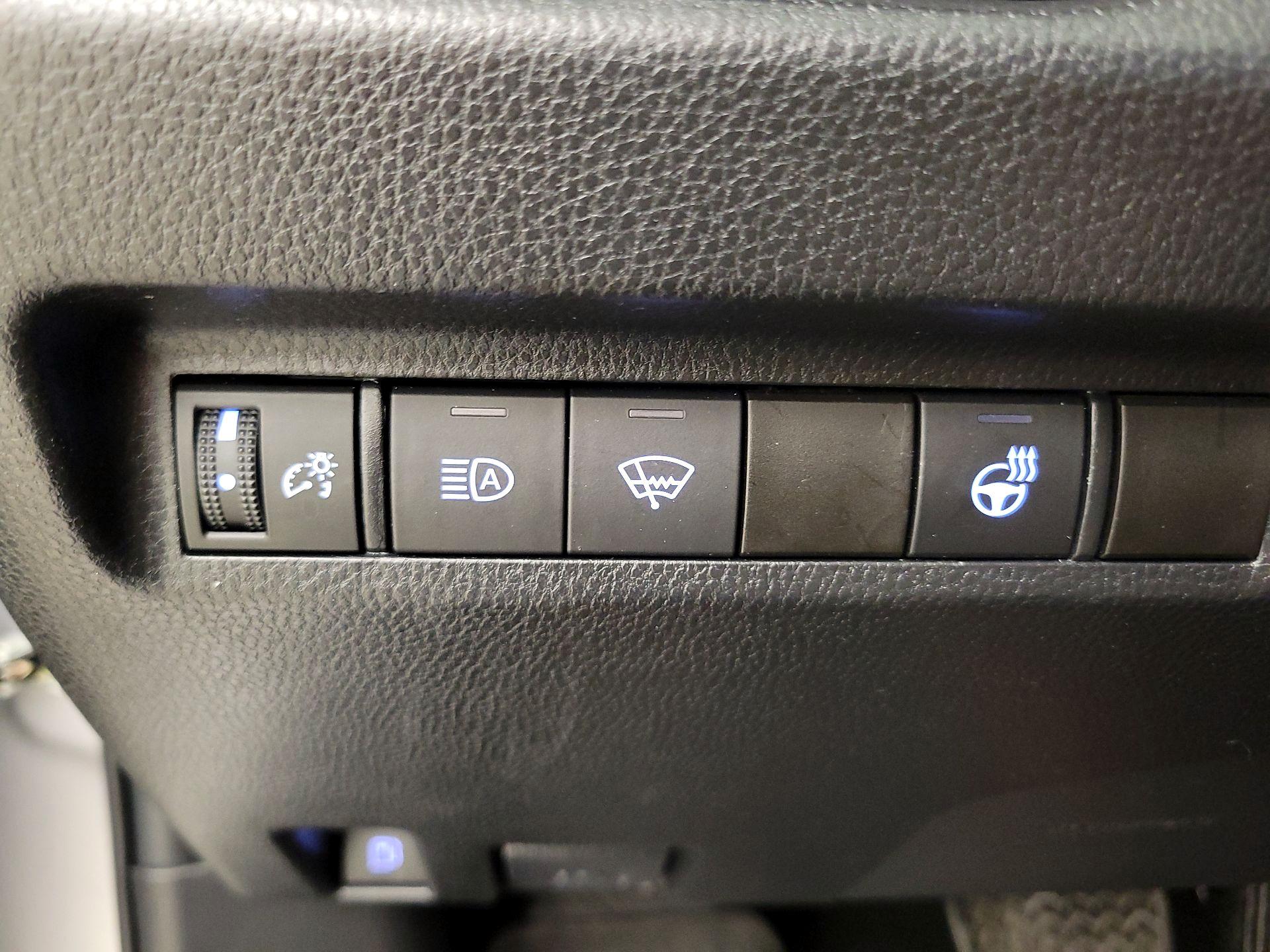 Thumbnail: 2021 Toyota RAV4 - 13