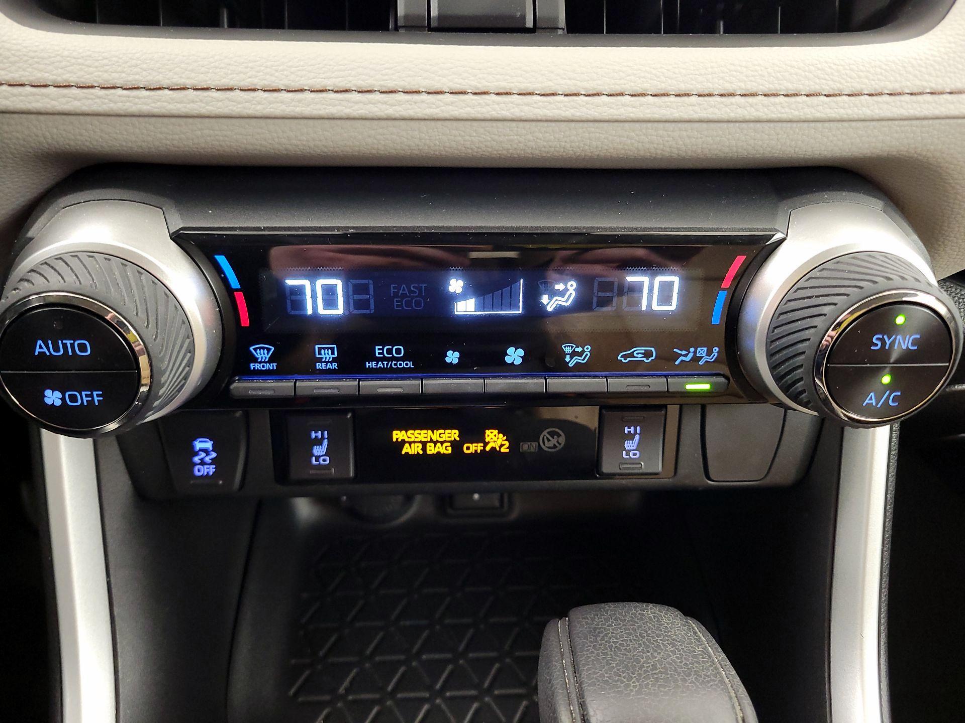 Thumbnail: 2021 Toyota RAV4 - 16