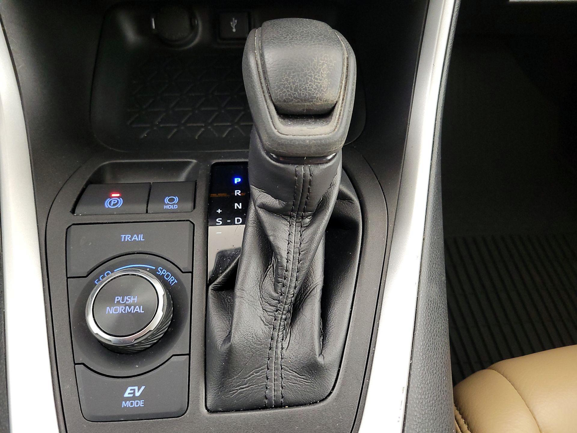 Thumbnail: 2021 Toyota RAV4 - 17