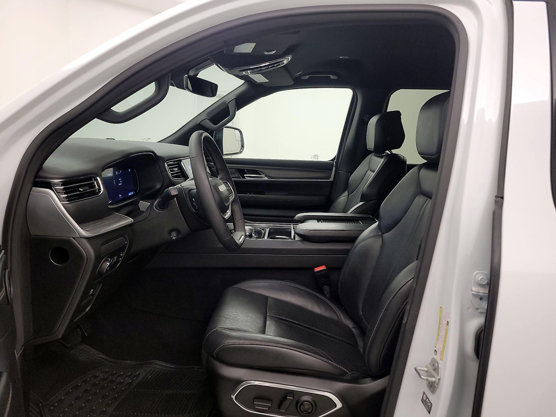 Thumbnail: 2024 Jeep Wagoneer - 11