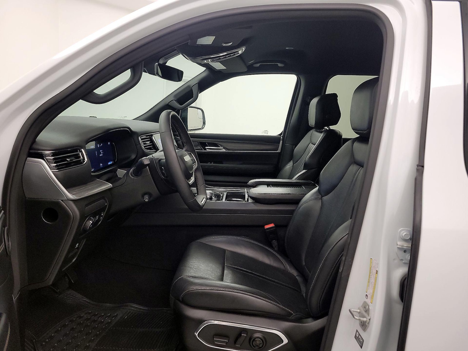 2024 Jeep Wagoneer L Series II - Photo 12