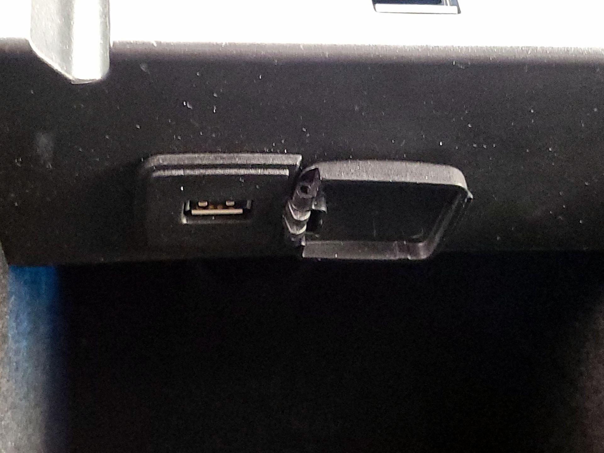 Thumbnail: 2016 Ford Explorer - 19