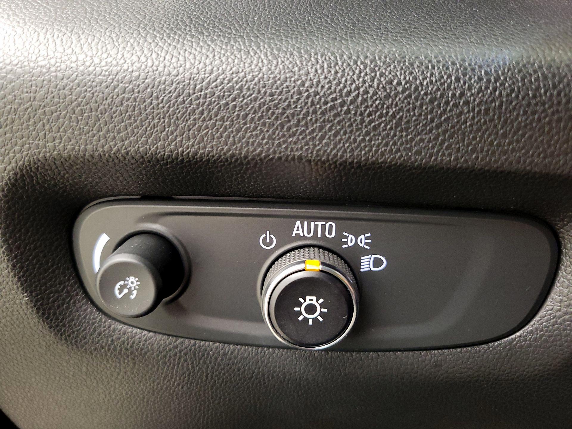 Thumbnail: 2023 Chevrolet Traverse - 13