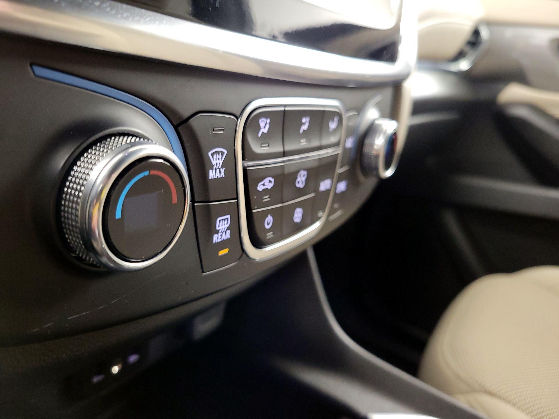 Thumbnail: 2023 Chevrolet Traverse - 16