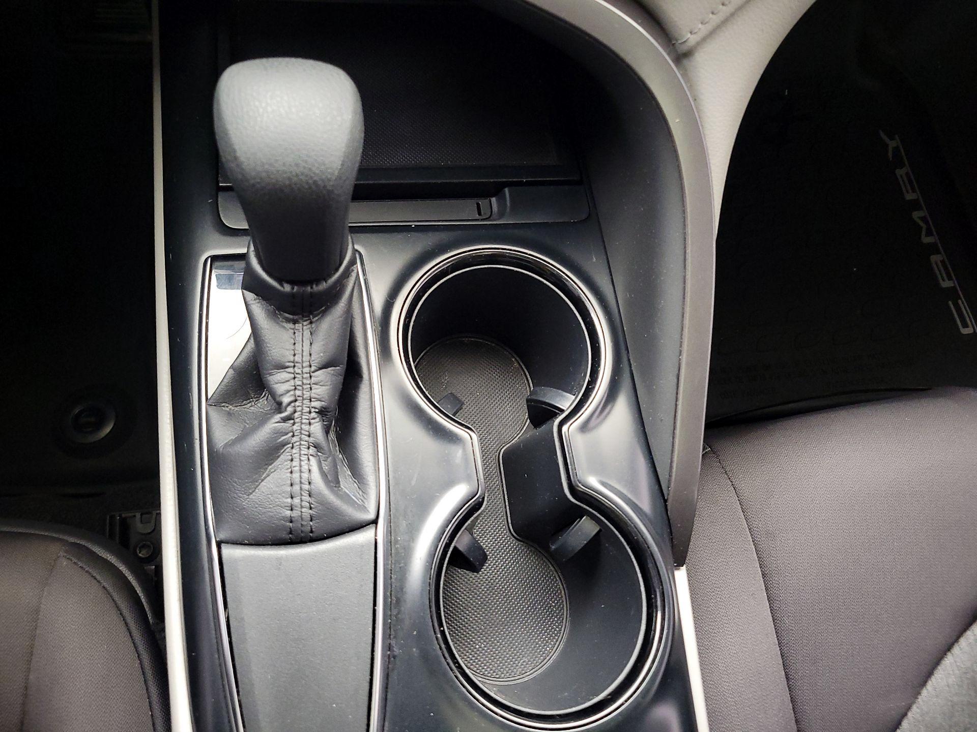 Thumbnail: 2019 Toyota Camry - 17