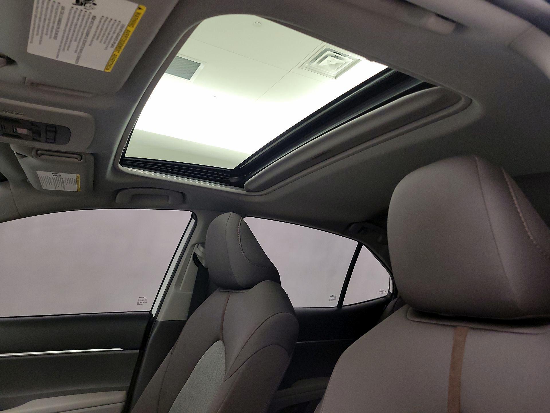 Thumbnail: 2019 Toyota Camry - 19