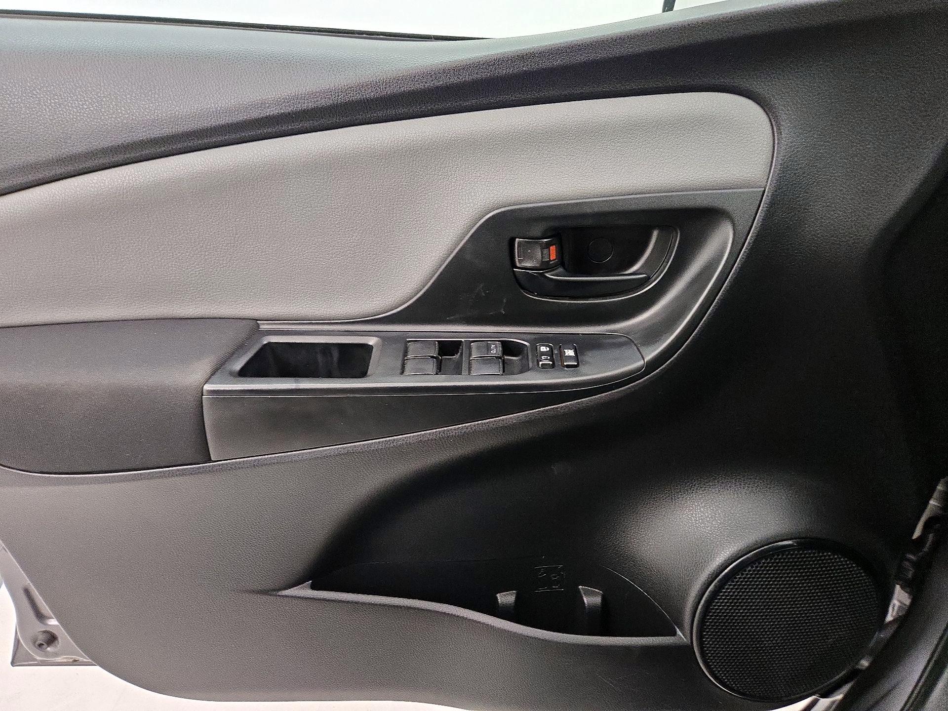 Thumbnail: 2017 Toyota Yaris - 12