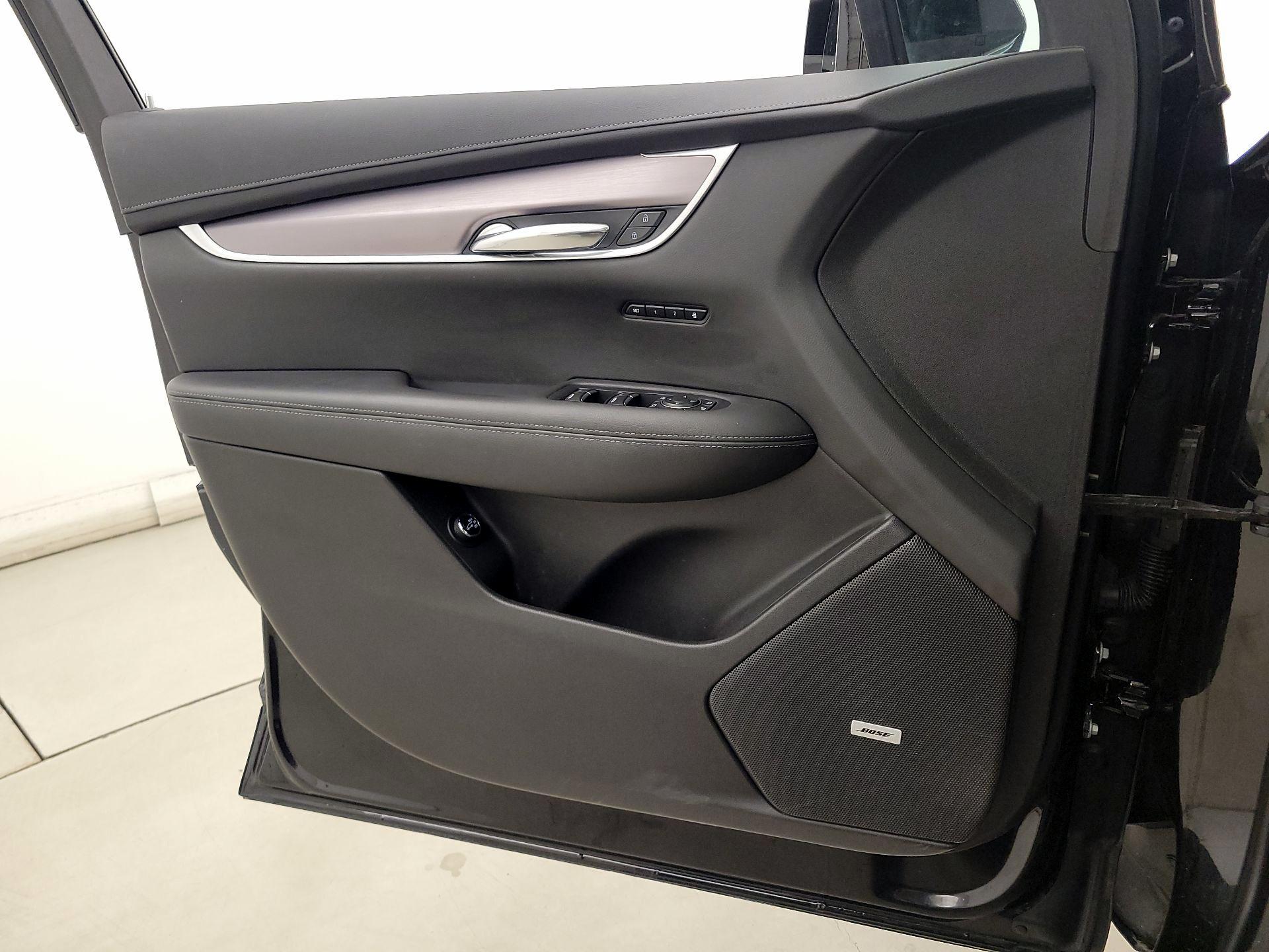 Thumbnail: 2024 Cadillac XT6 - 12