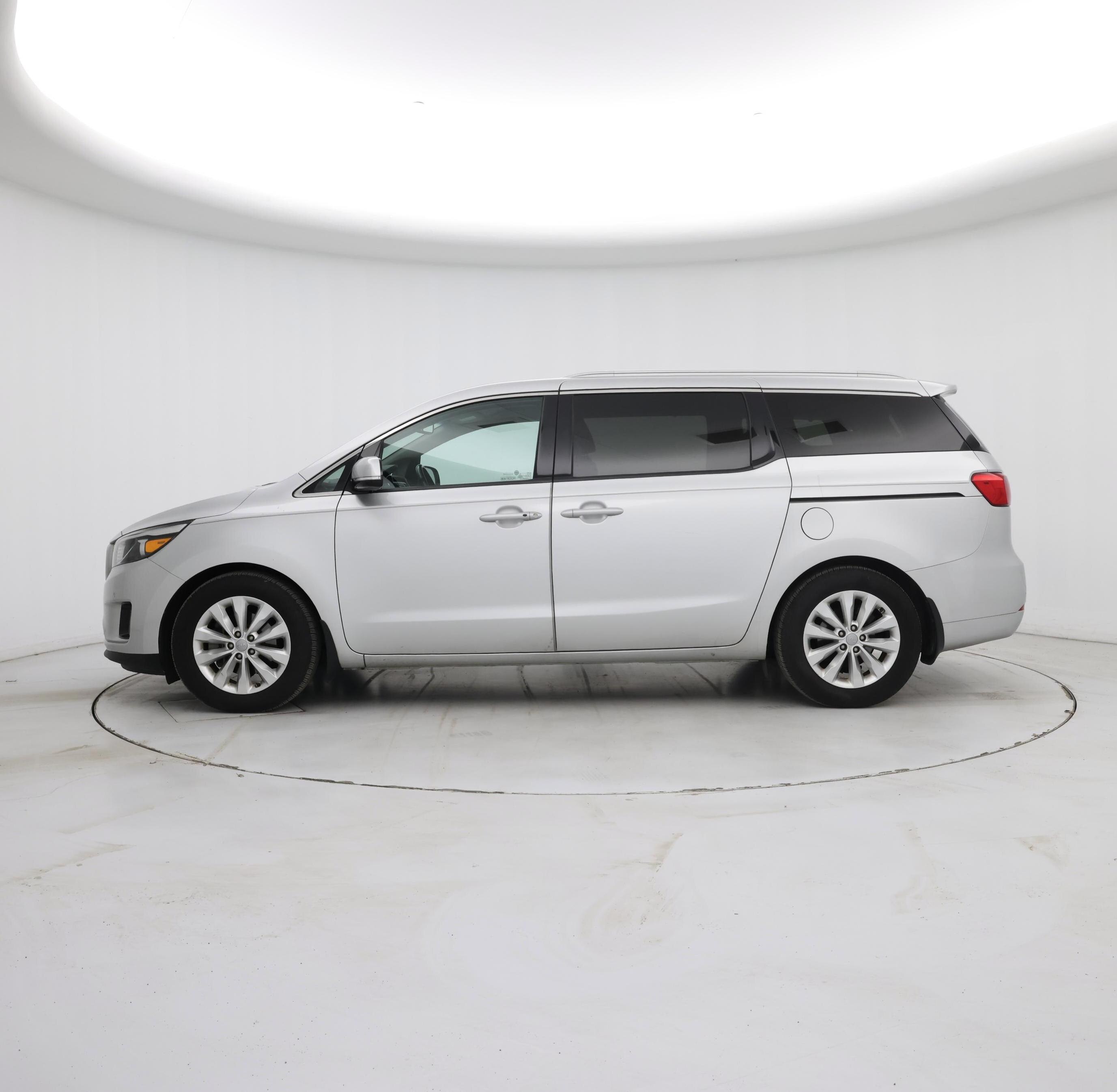 Thumbnail: 2018 Kia Sedona - 3