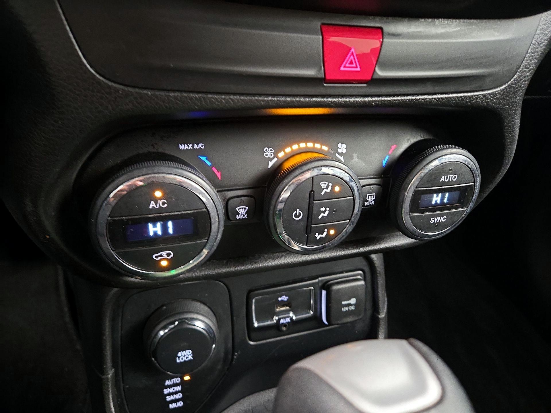 Thumbnail: 2017 Jeep Renegade - 16