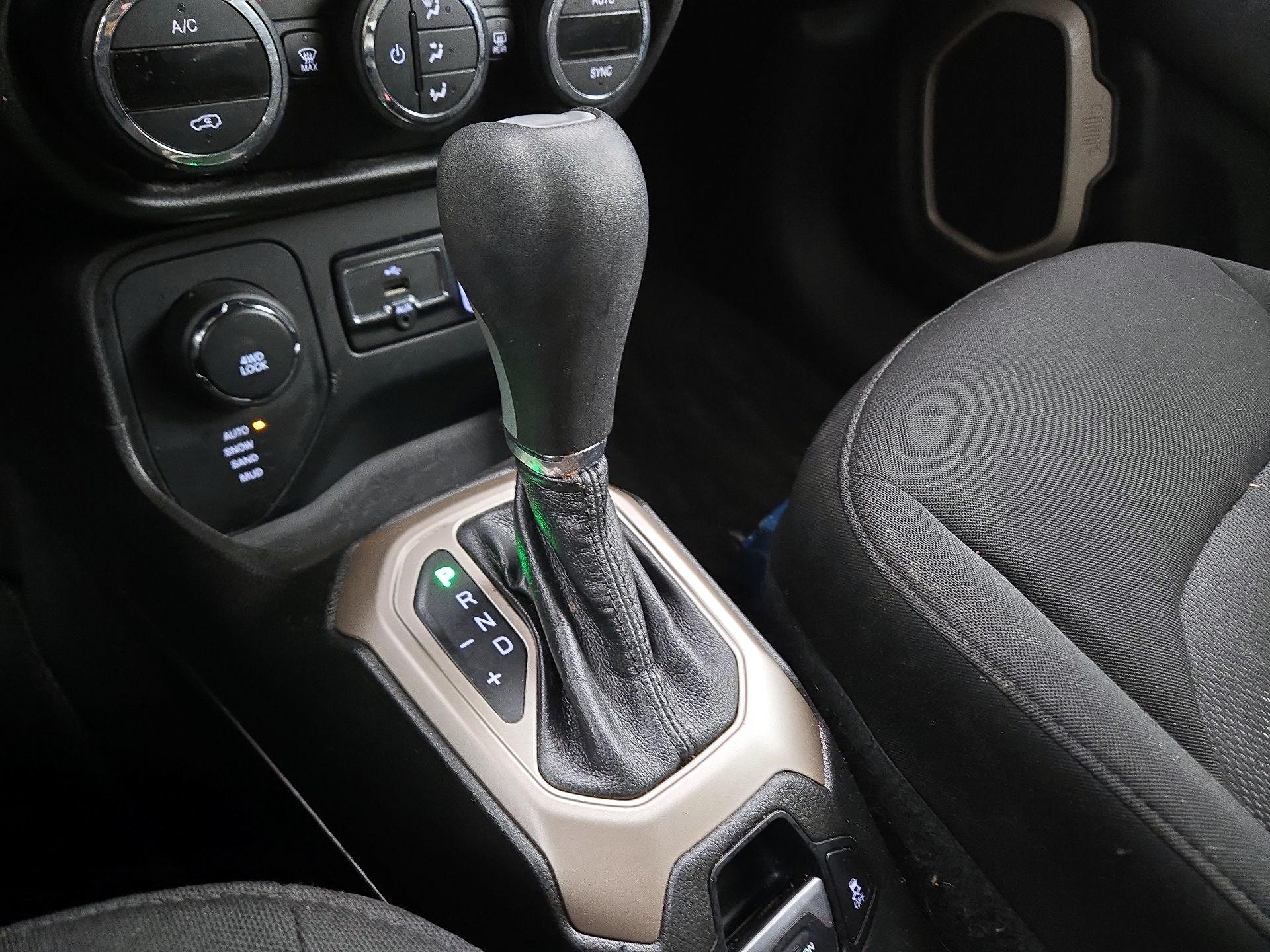 Thumbnail: 2017 Jeep Renegade - 17