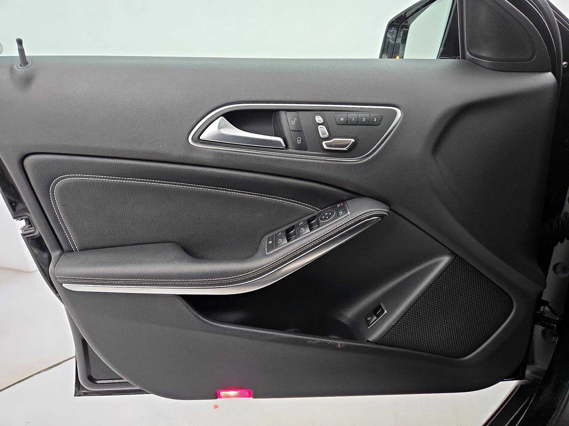 Thumbnail: 2020 Mercedes-Benz GLA - 12