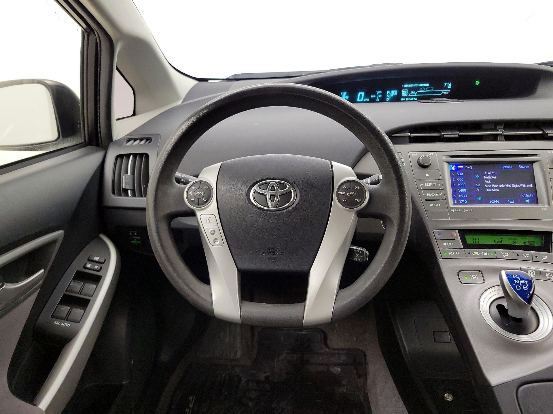 Thumbnail: 2014 Toyota Prius - 10