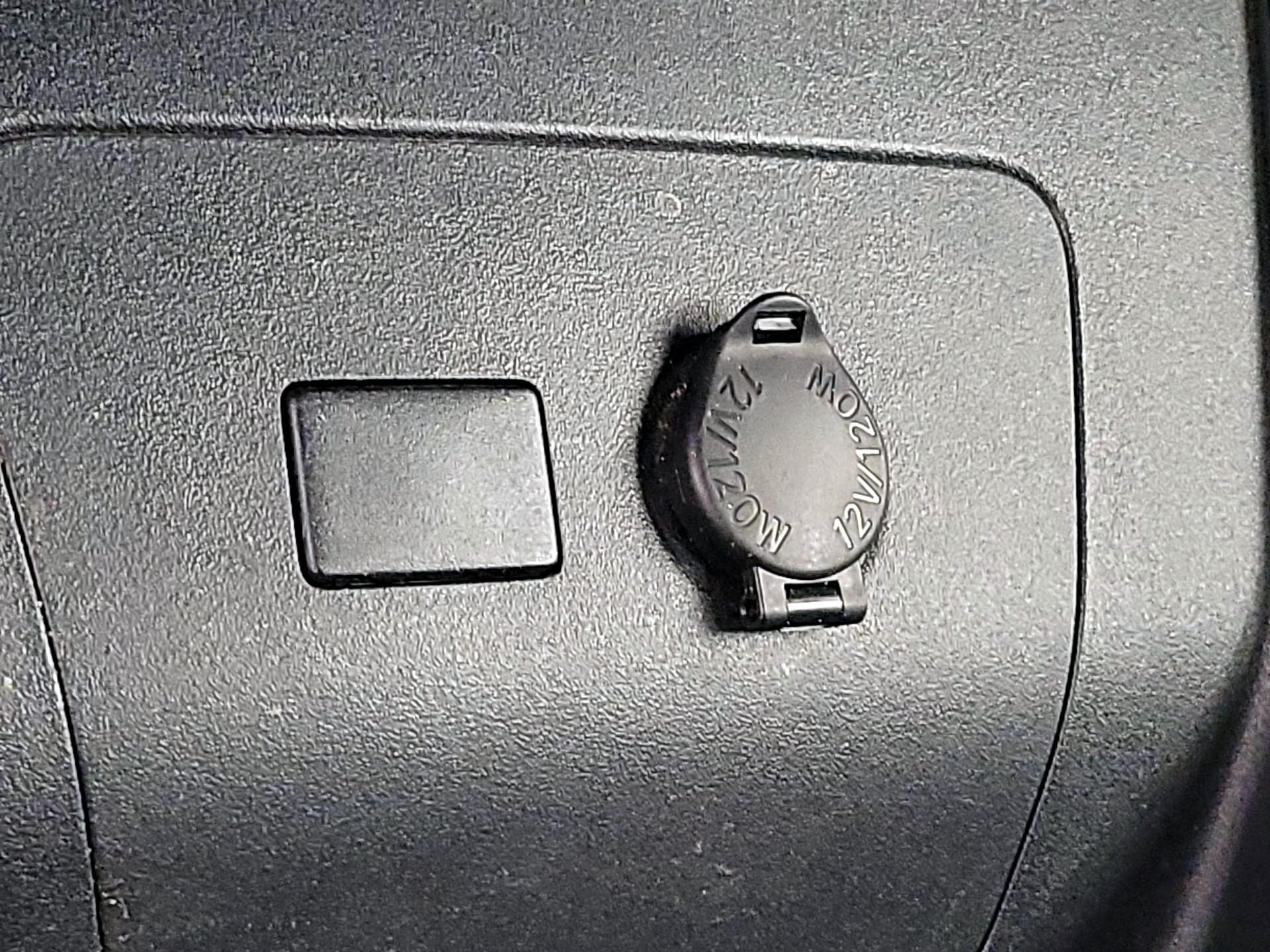 Thumbnail: 2014 Toyota Prius - 18