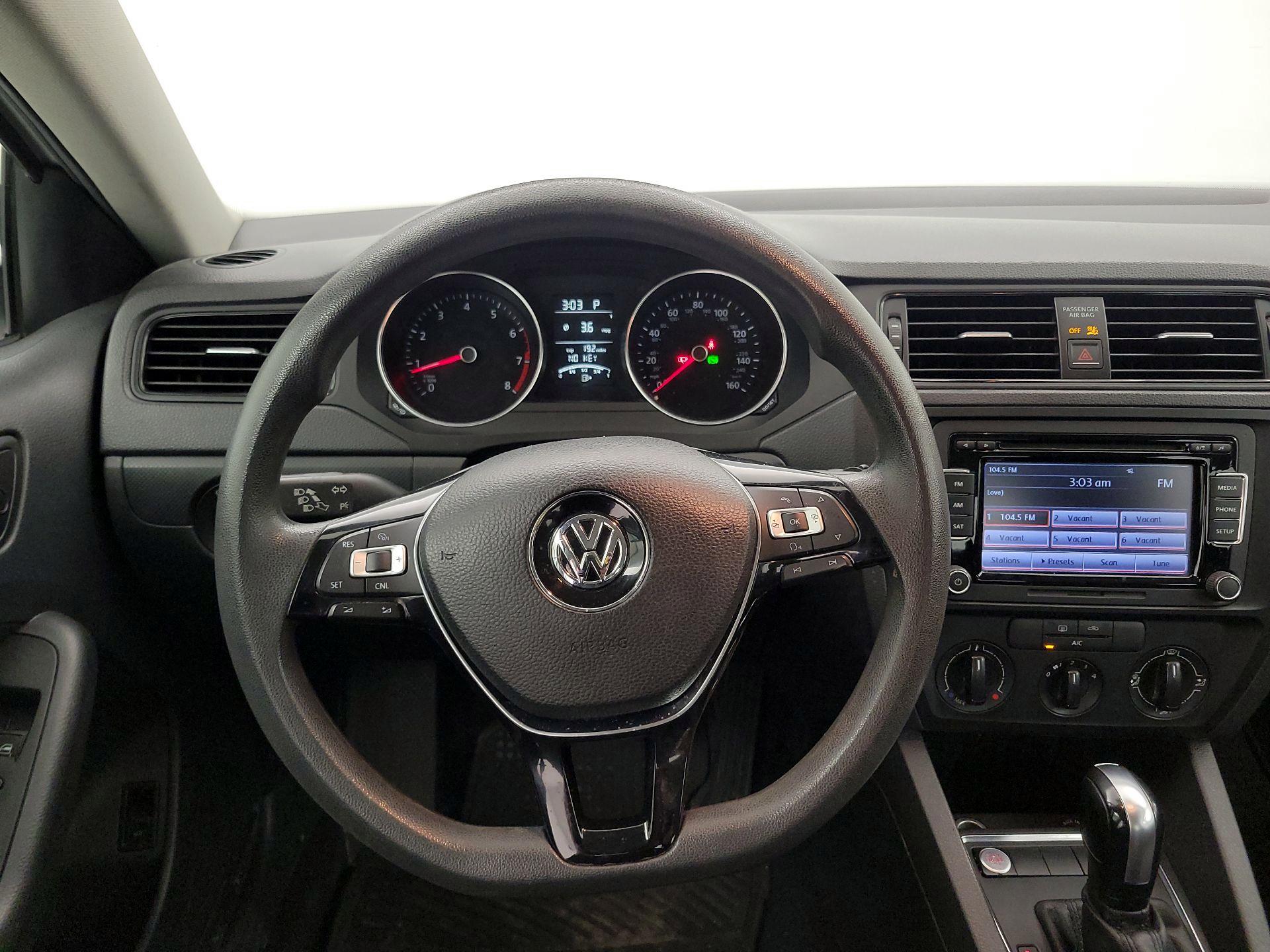 Thumbnail: 2015 Volkswagen Jetta - 10