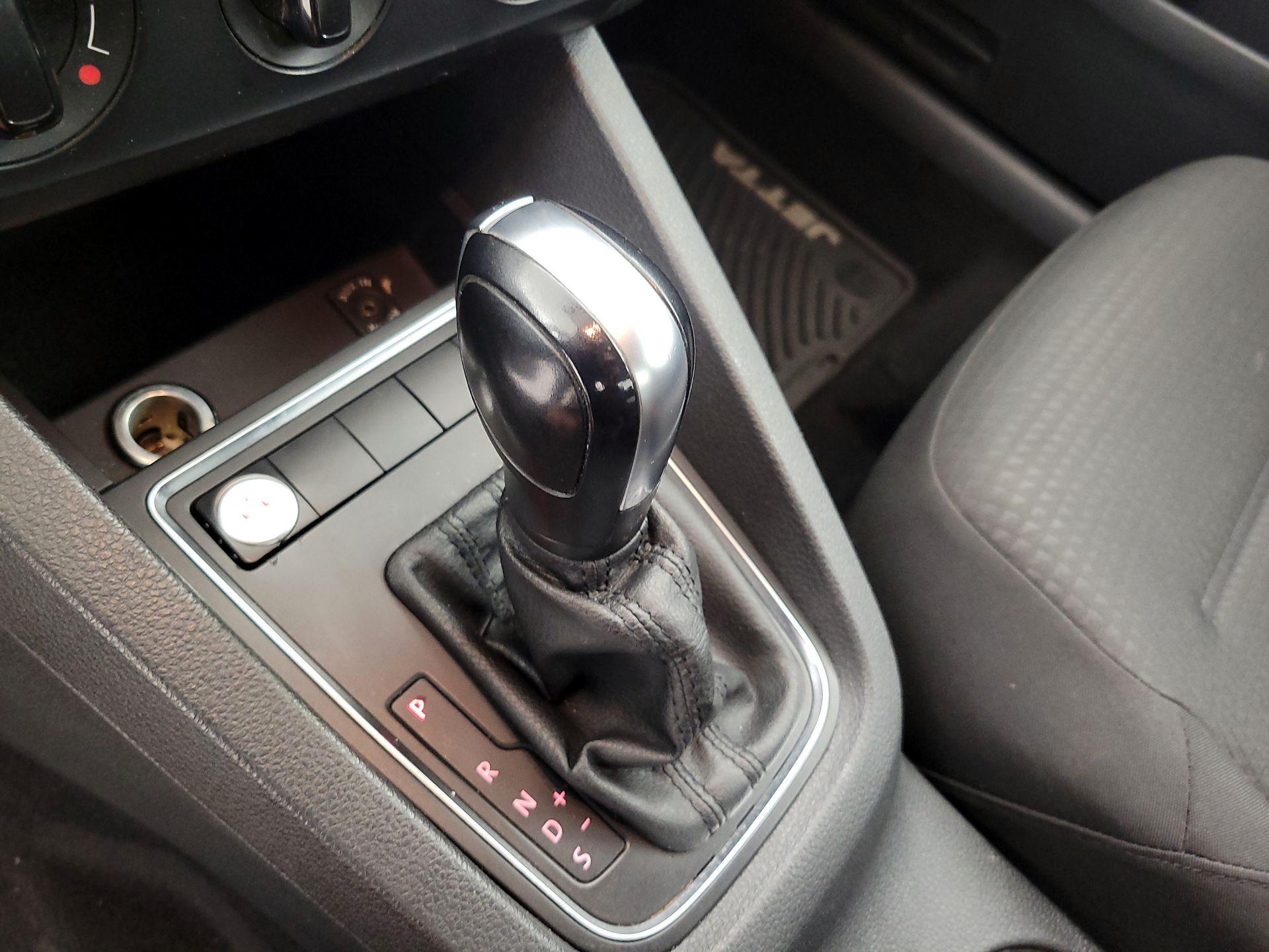 Thumbnail: 2015 Volkswagen Jetta - 17