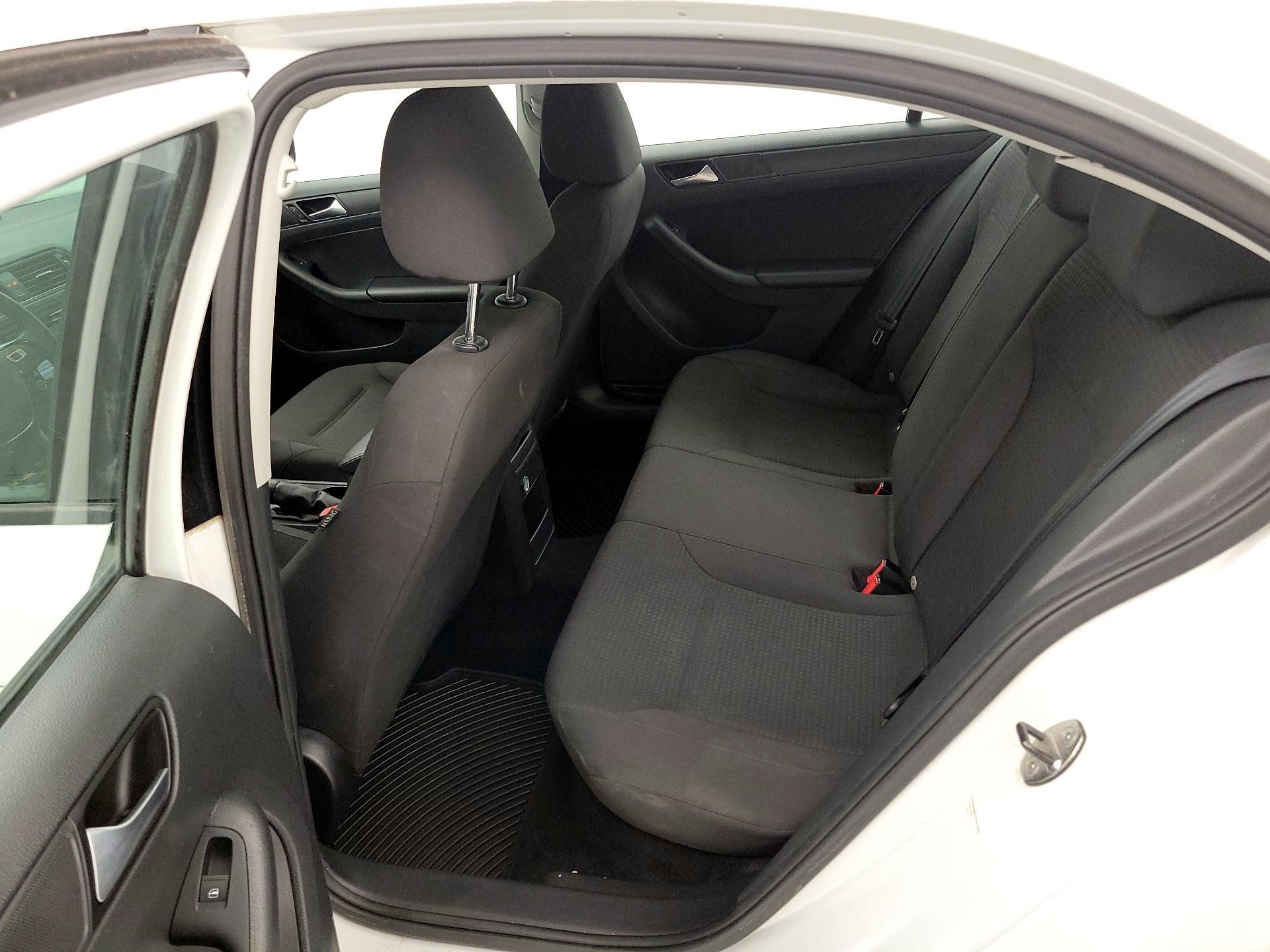 Thumbnail: 2015 Volkswagen Jetta - 19