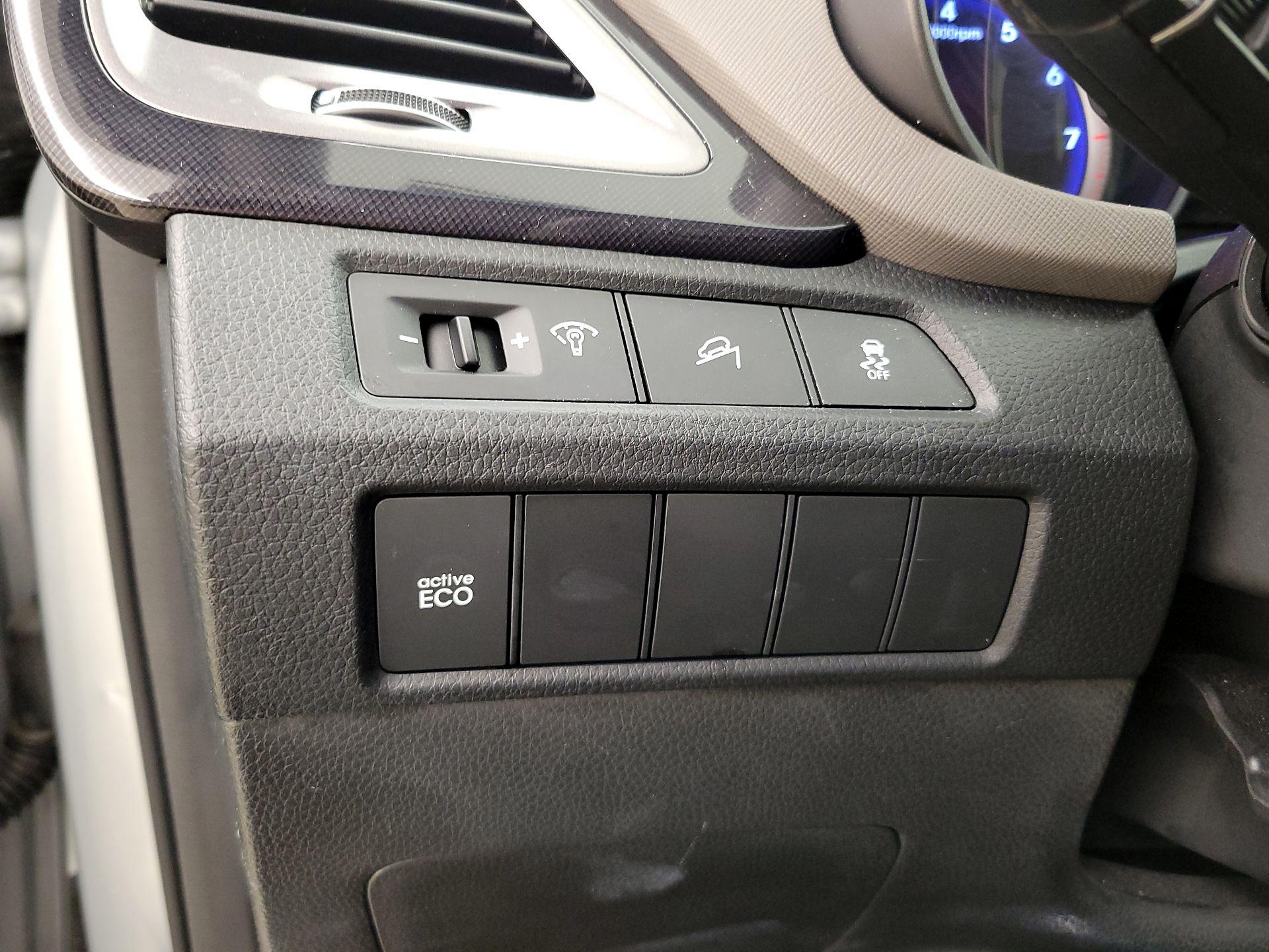 Thumbnail: 2015 Hyundai Santa Fe - 13