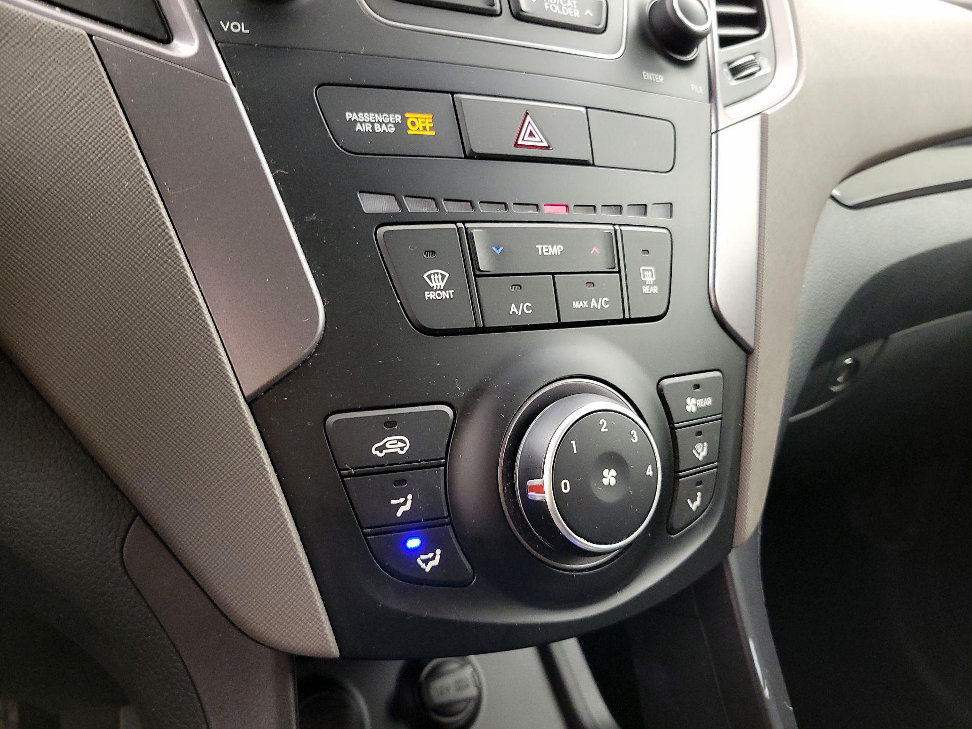 Thumbnail: 2015 Hyundai Santa Fe - 16