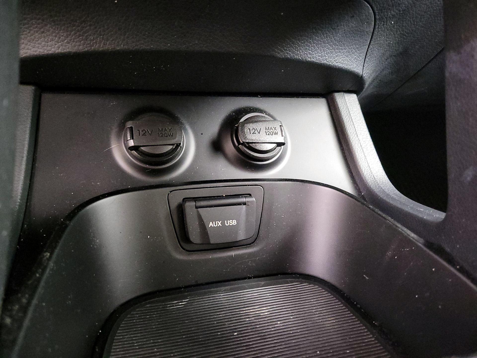 Thumbnail: 2015 Hyundai Santa Fe - 18