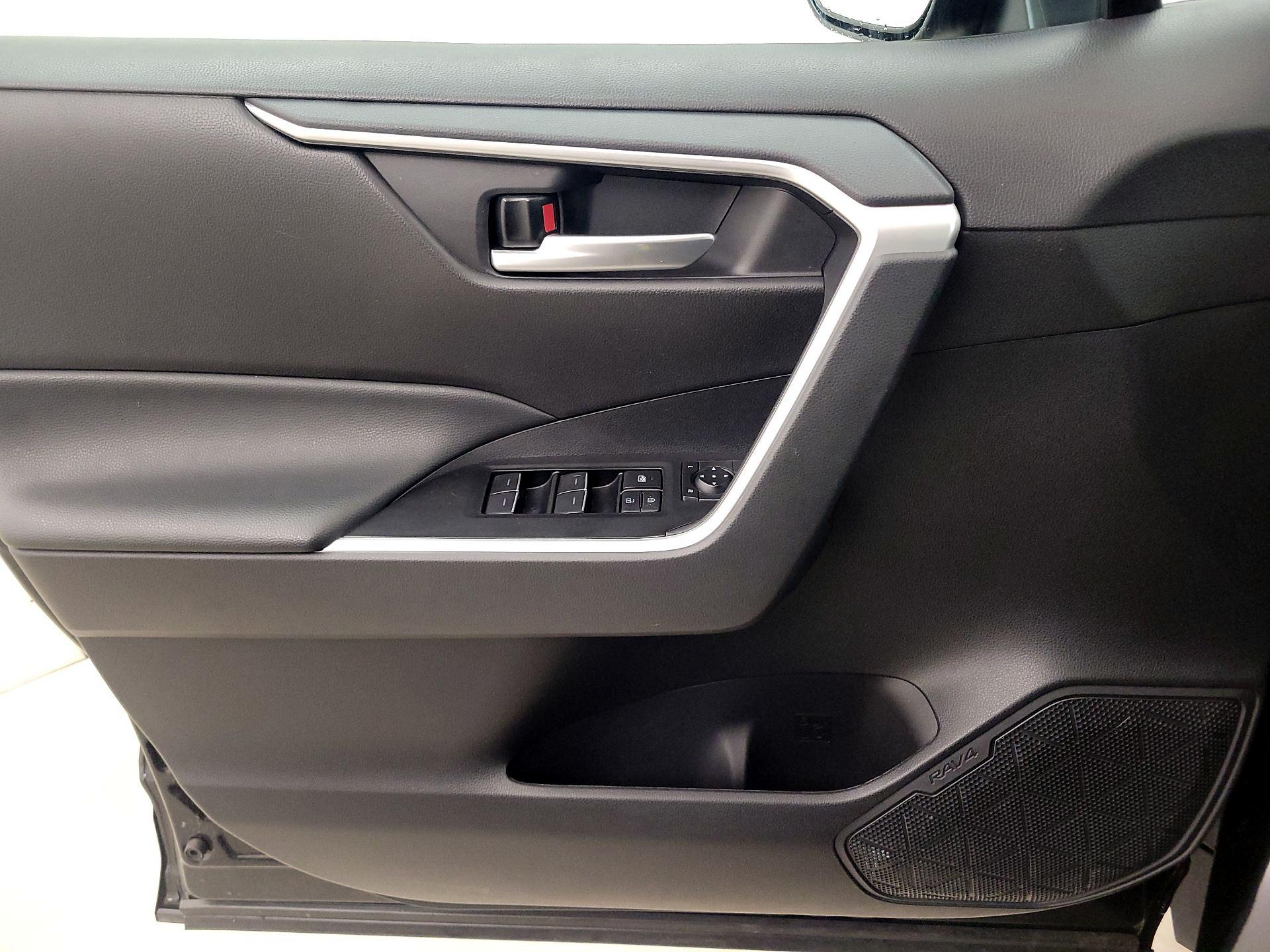 Thumbnail: 2025 Toyota RAV4 - 12