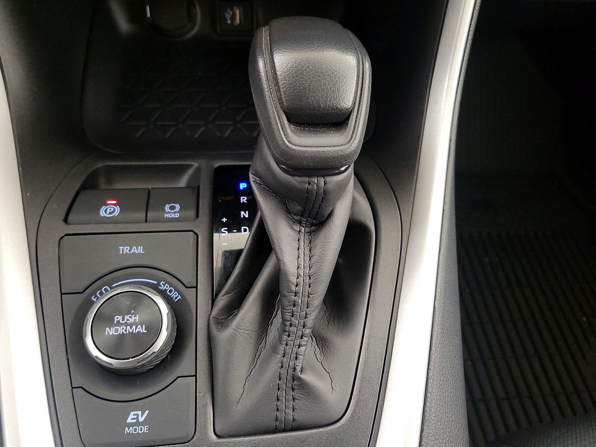 Thumbnail: 2025 Toyota RAV4 - 17