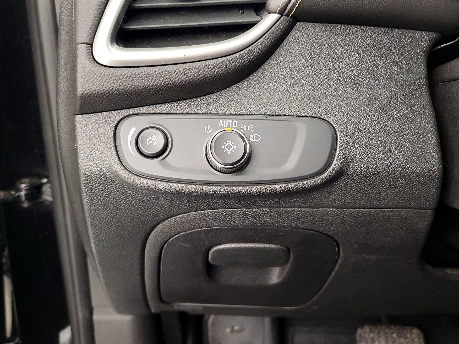 Thumbnail: 2018 Chevrolet Trax - 13