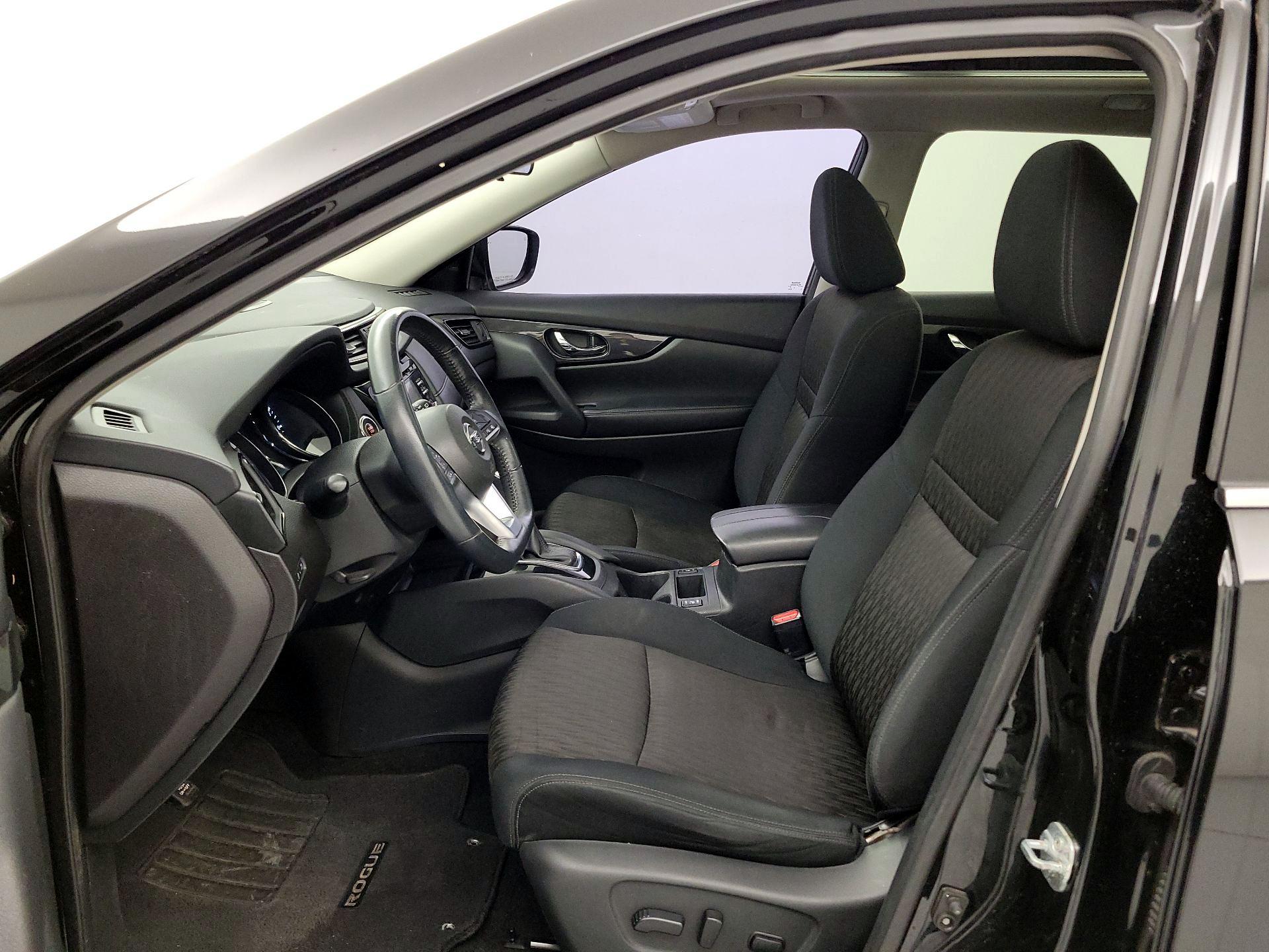 Thumbnail: 2017 Nissan Rogue - 11