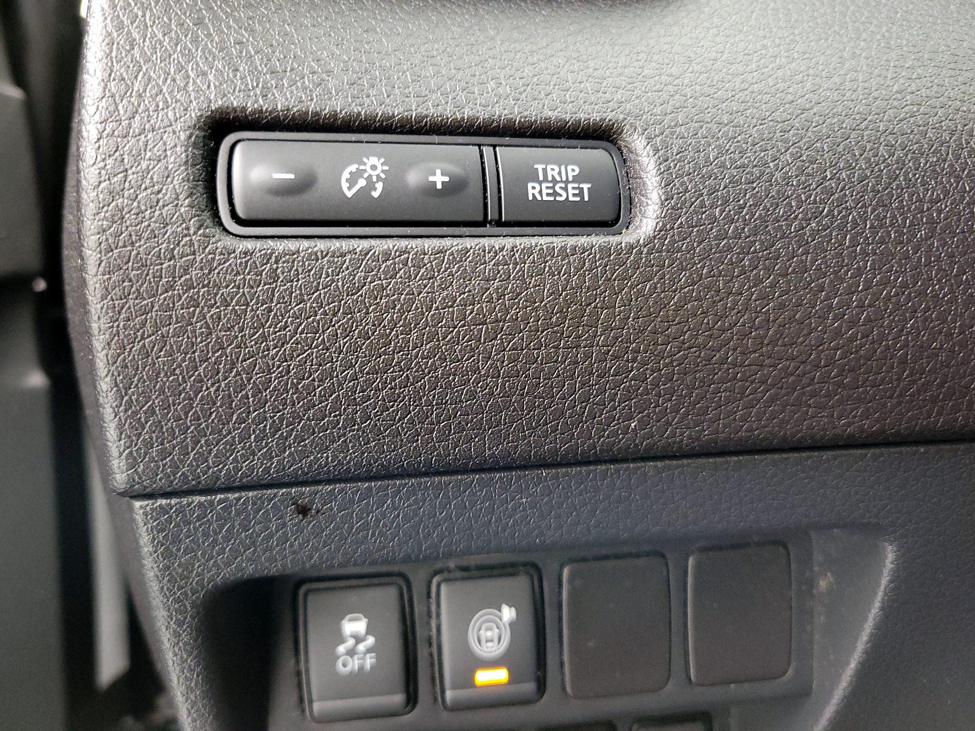 Thumbnail: 2017 Nissan Rogue - 13