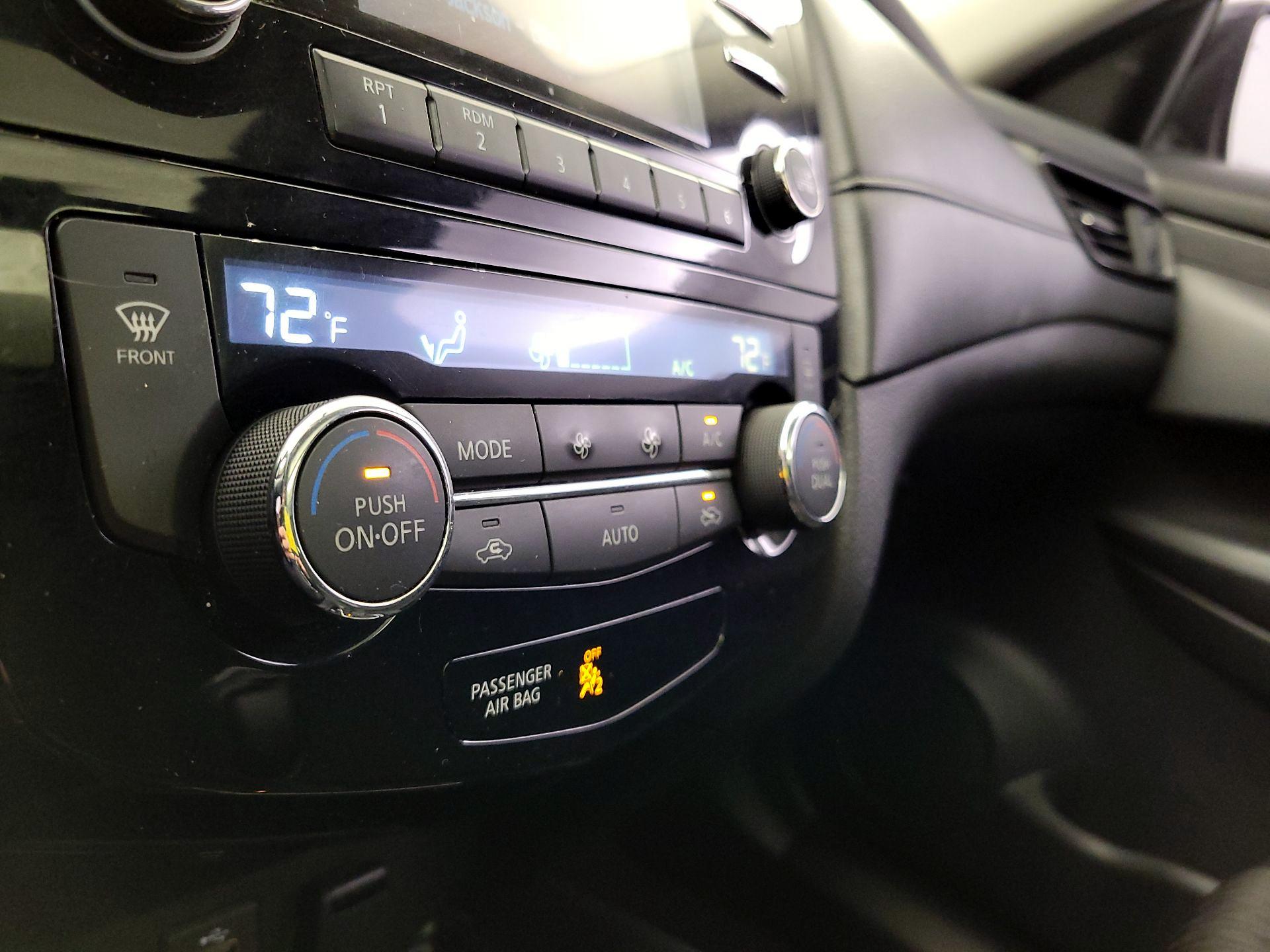 Thumbnail: 2017 Nissan Rogue - 16