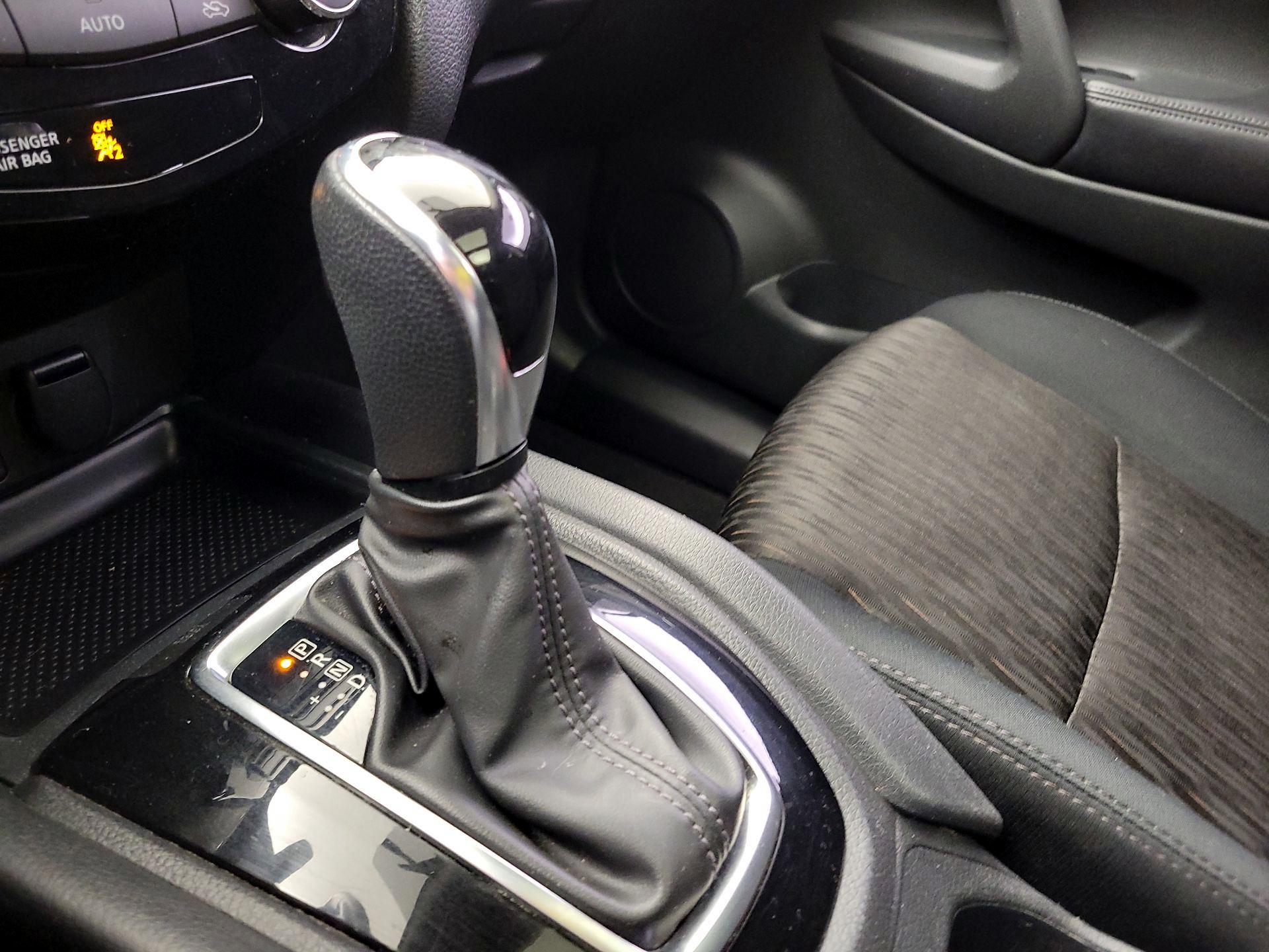 Thumbnail: 2017 Nissan Rogue - 17