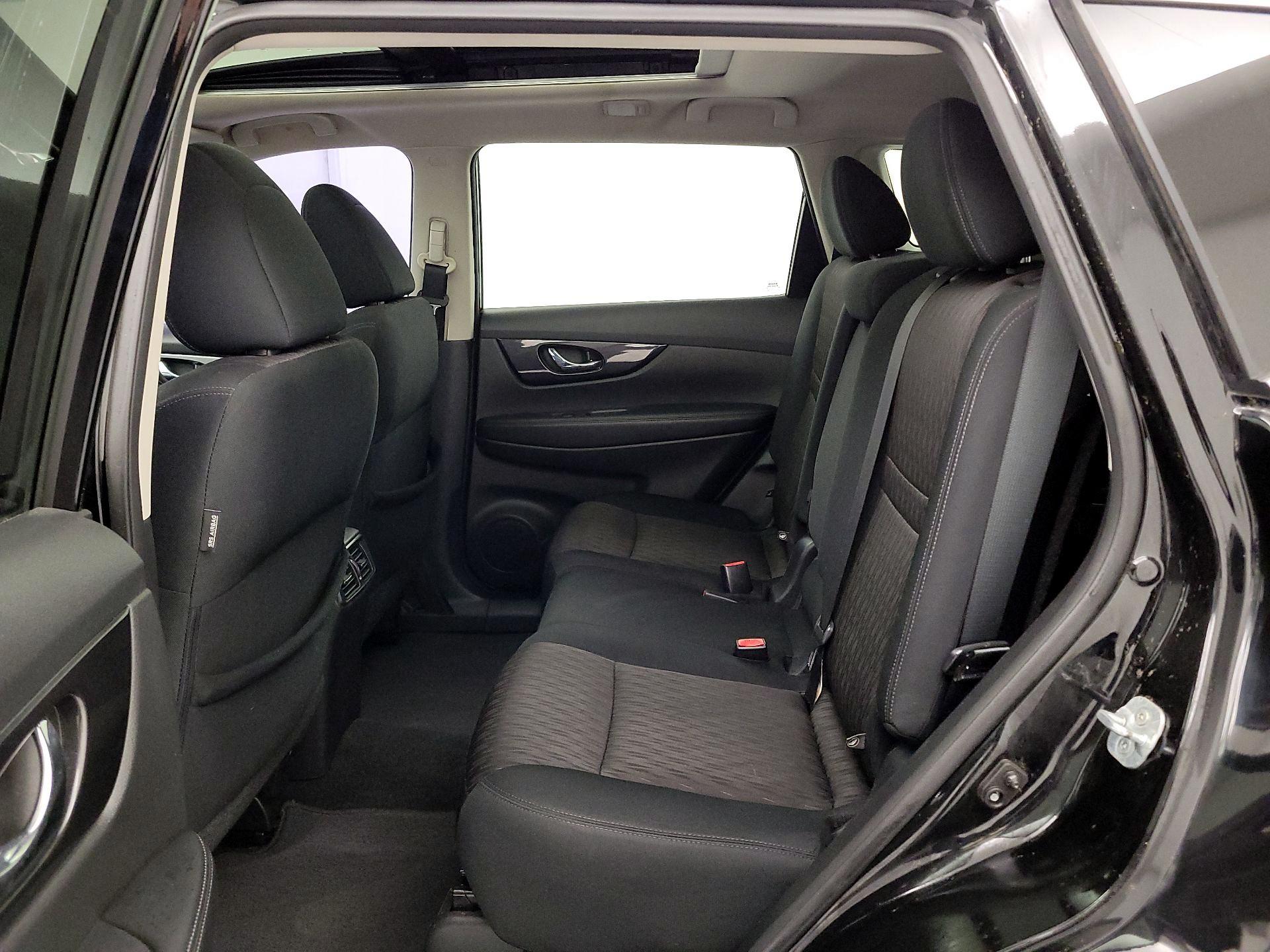 Thumbnail: 2017 Nissan Rogue - 20