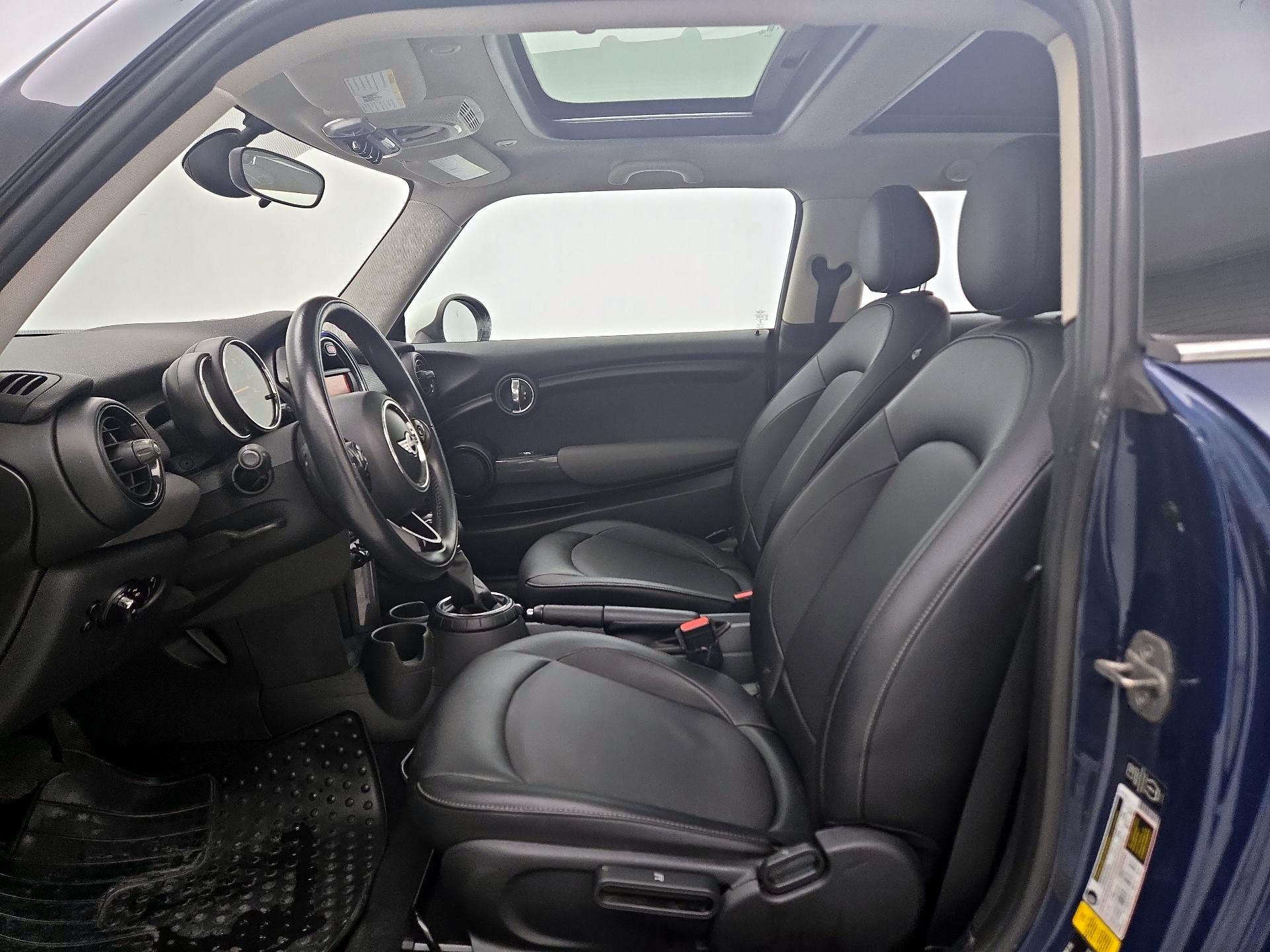 Thumbnail: 2015 MINI Cooper Hardtop - 11