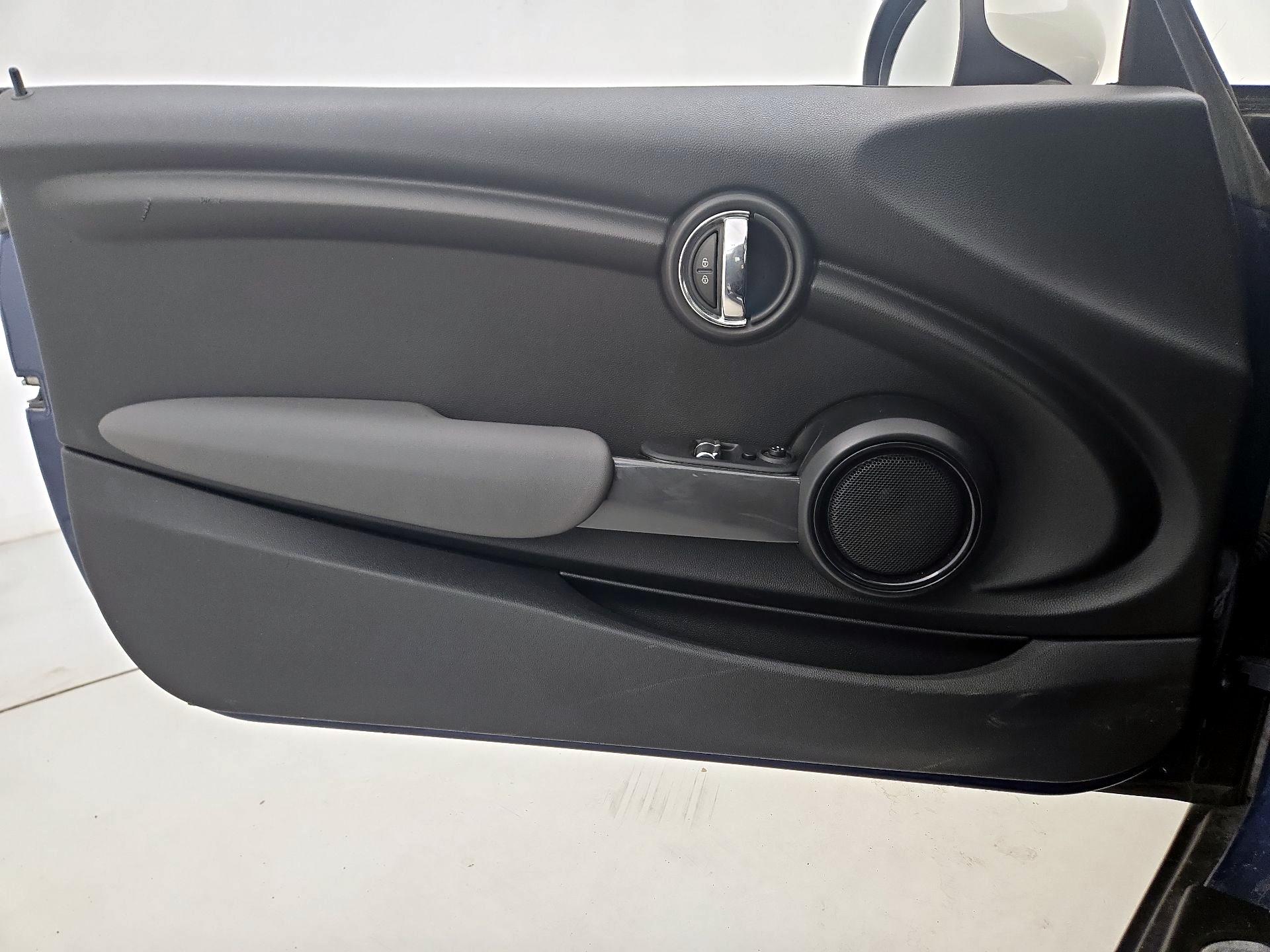 Thumbnail: 2015 MINI Cooper Hardtop - 12