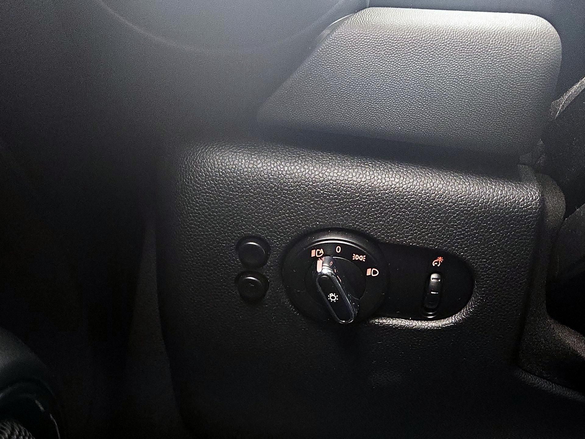 Thumbnail: 2015 MINI Cooper Hardtop - 13