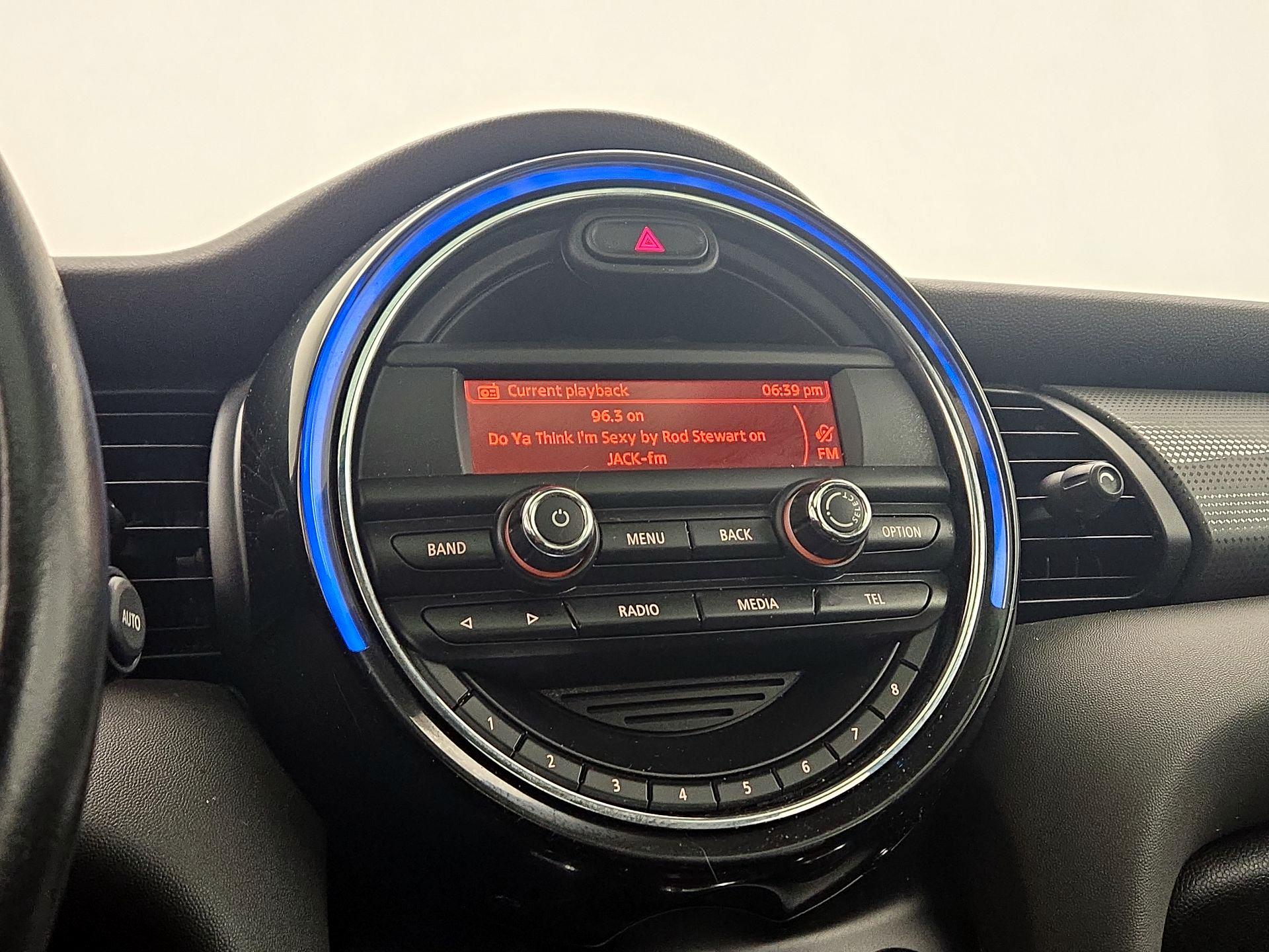 Thumbnail: 2015 MINI Cooper Hardtop - 14