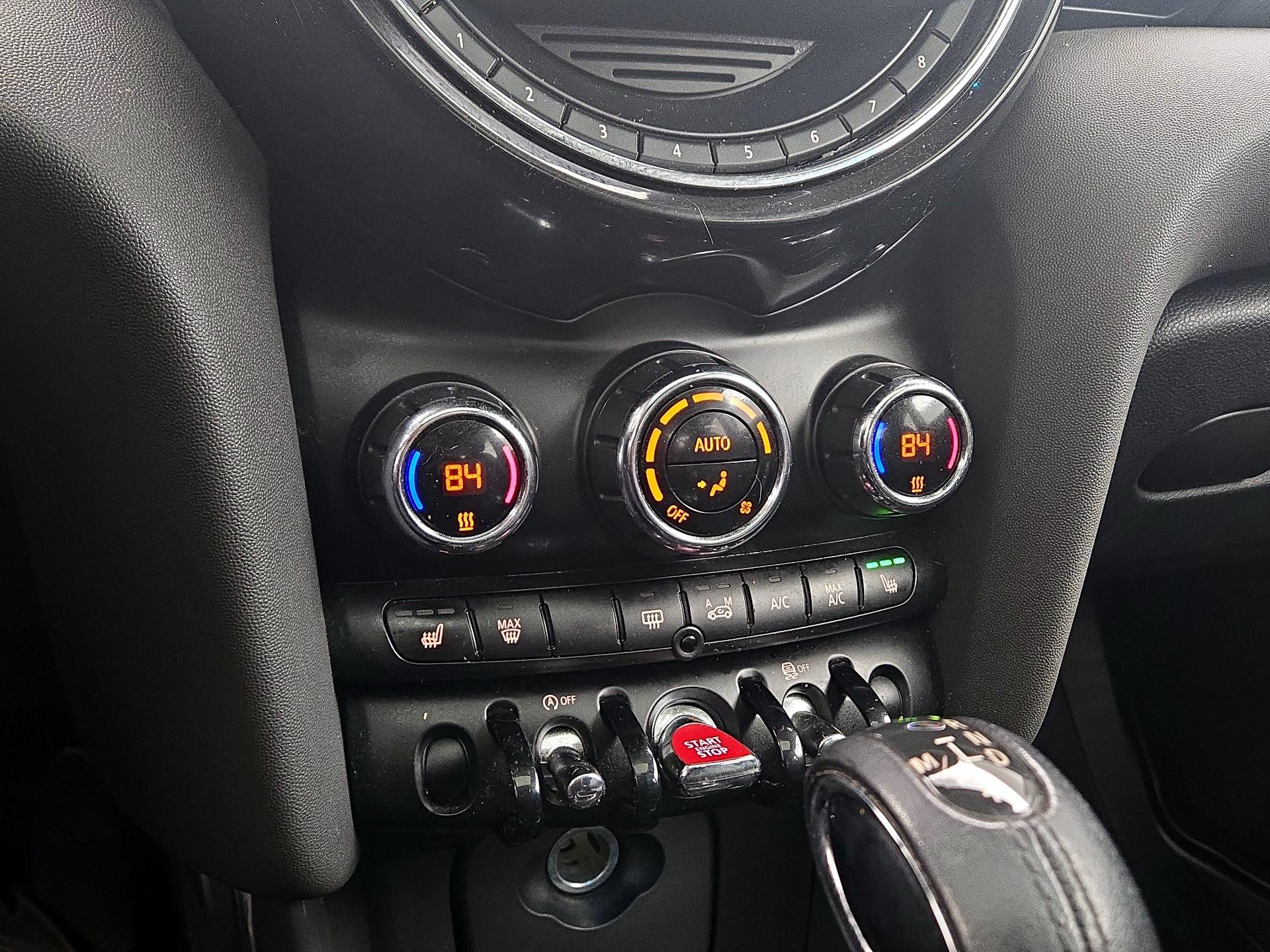 Thumbnail: 2015 MINI Cooper Hardtop - 15