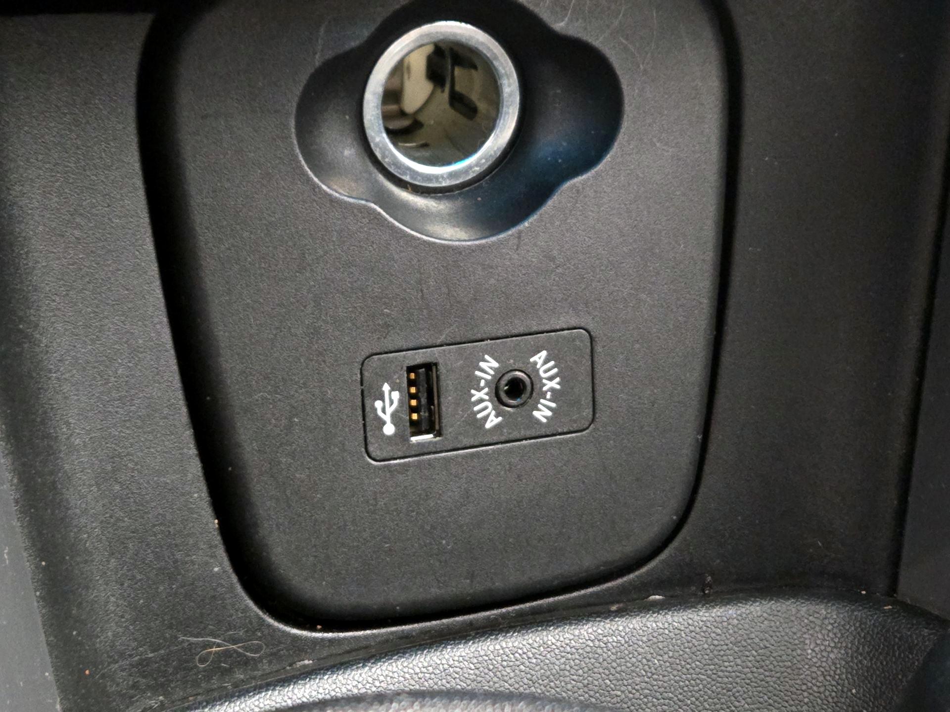 Thumbnail: 2015 MINI Cooper Hardtop - 17