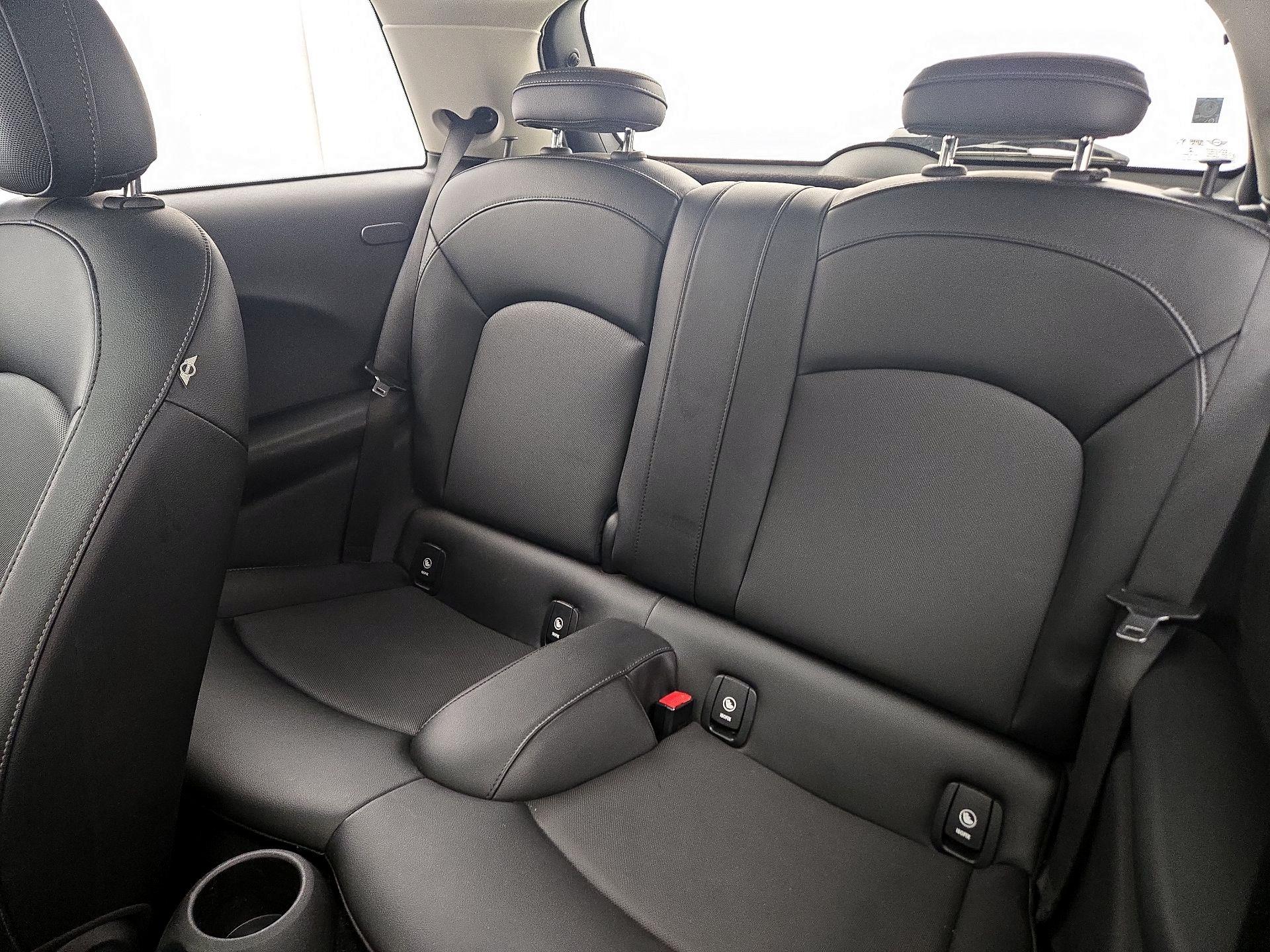 Thumbnail: 2015 MINI Cooper Hardtop - 19