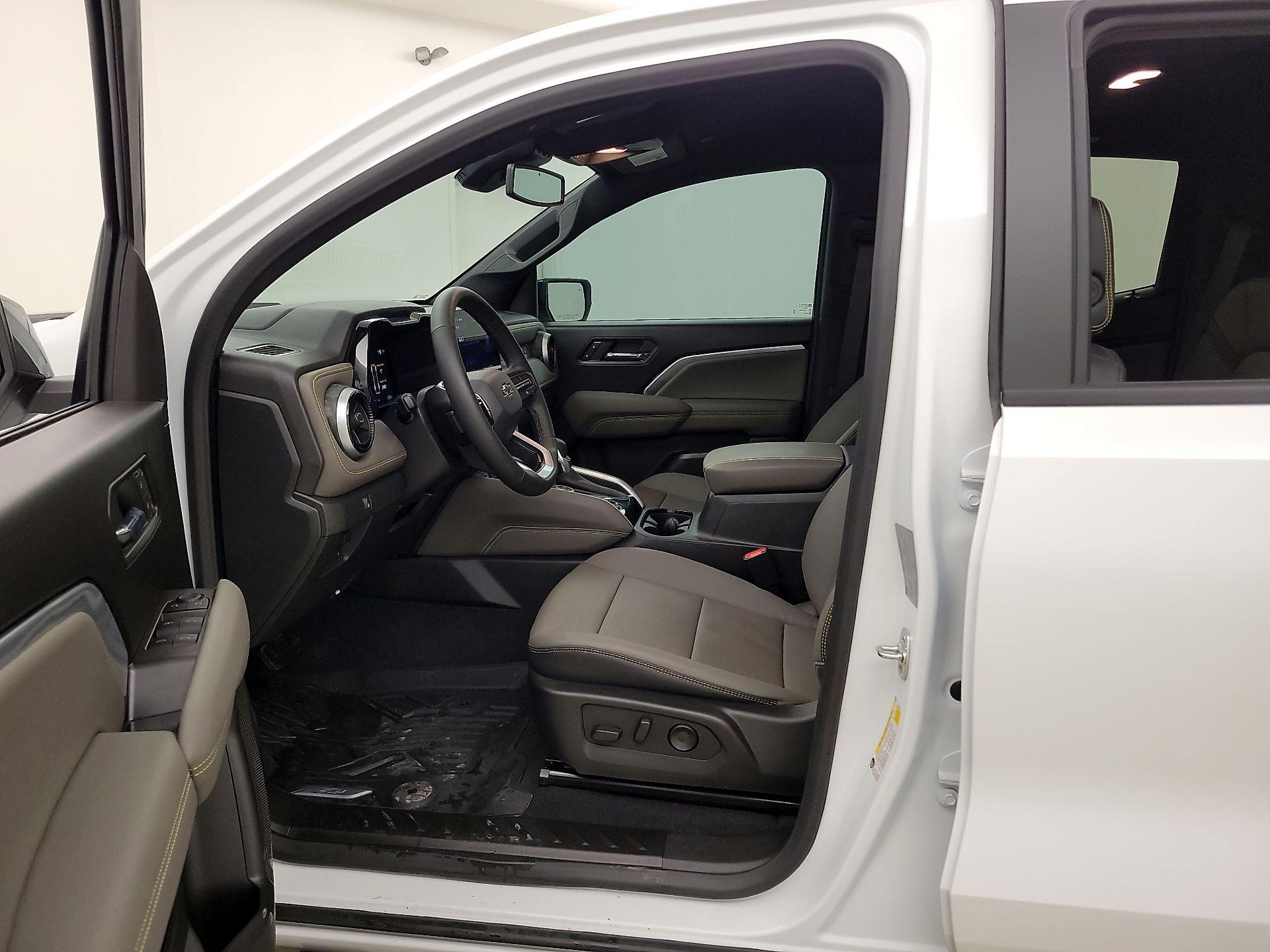 Thumbnail: 2025 Chevrolet Colorado - 11