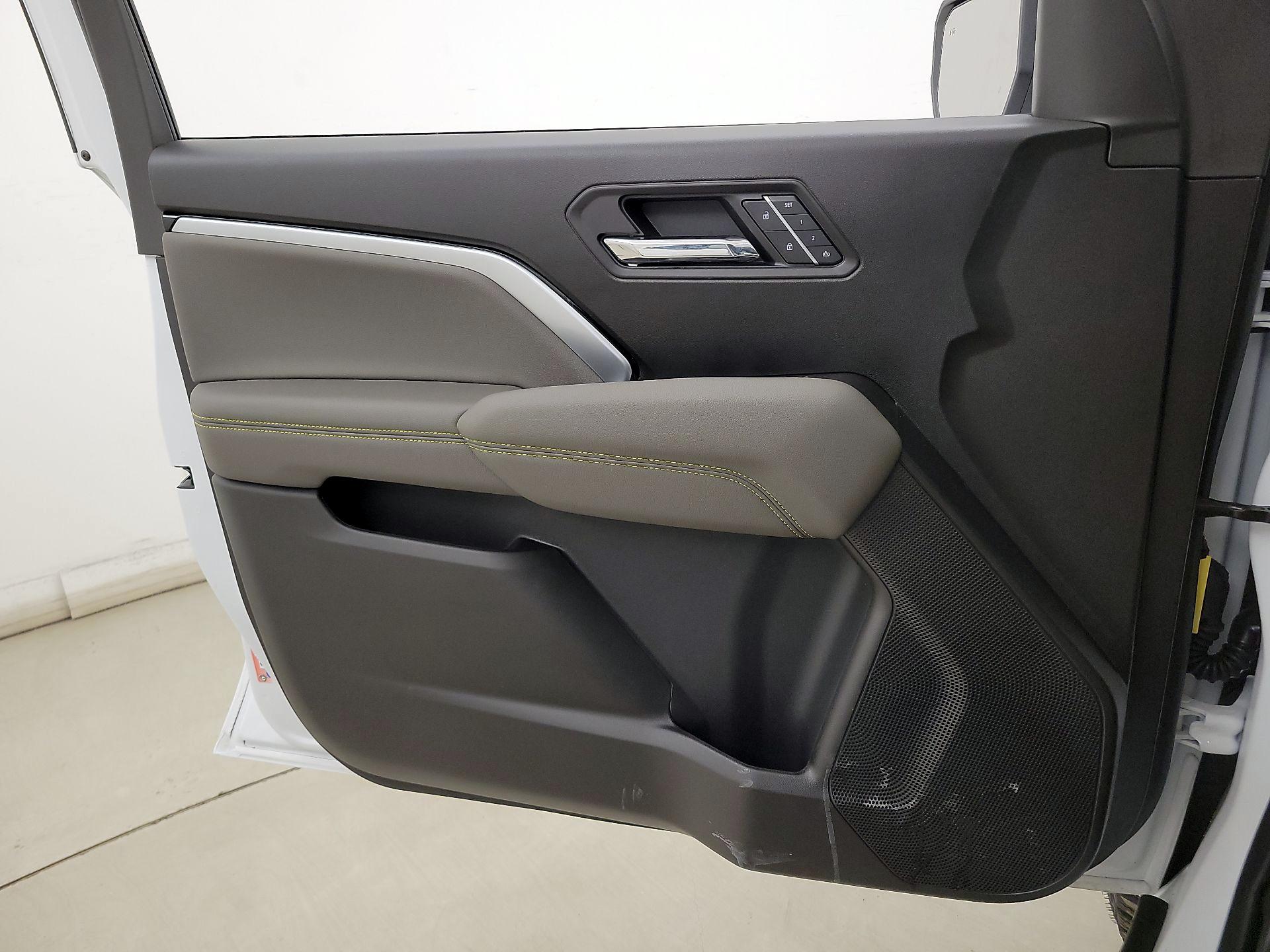 Thumbnail: 2025 Chevrolet Colorado - 12