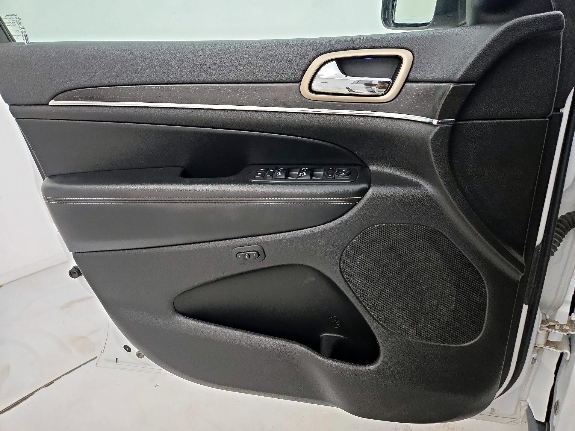 Thumbnail: 2017 Jeep Grand Cherokee - 12