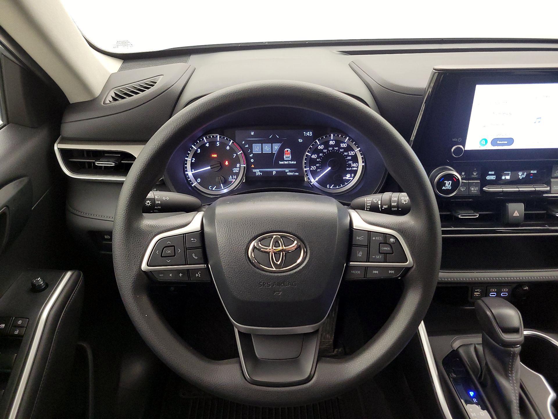 Thumbnail: 2023 Toyota Highlander - 10