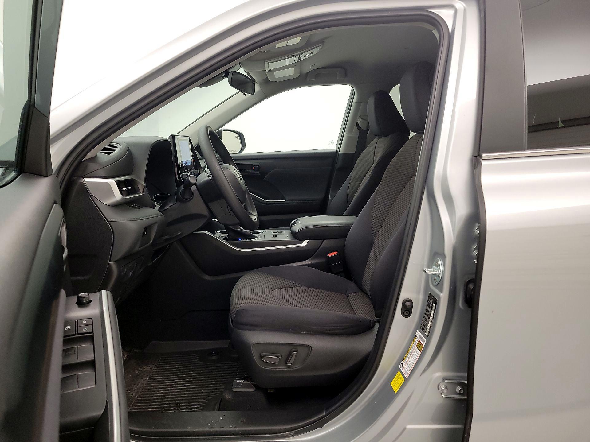 Thumbnail: 2023 Toyota Highlander - 11