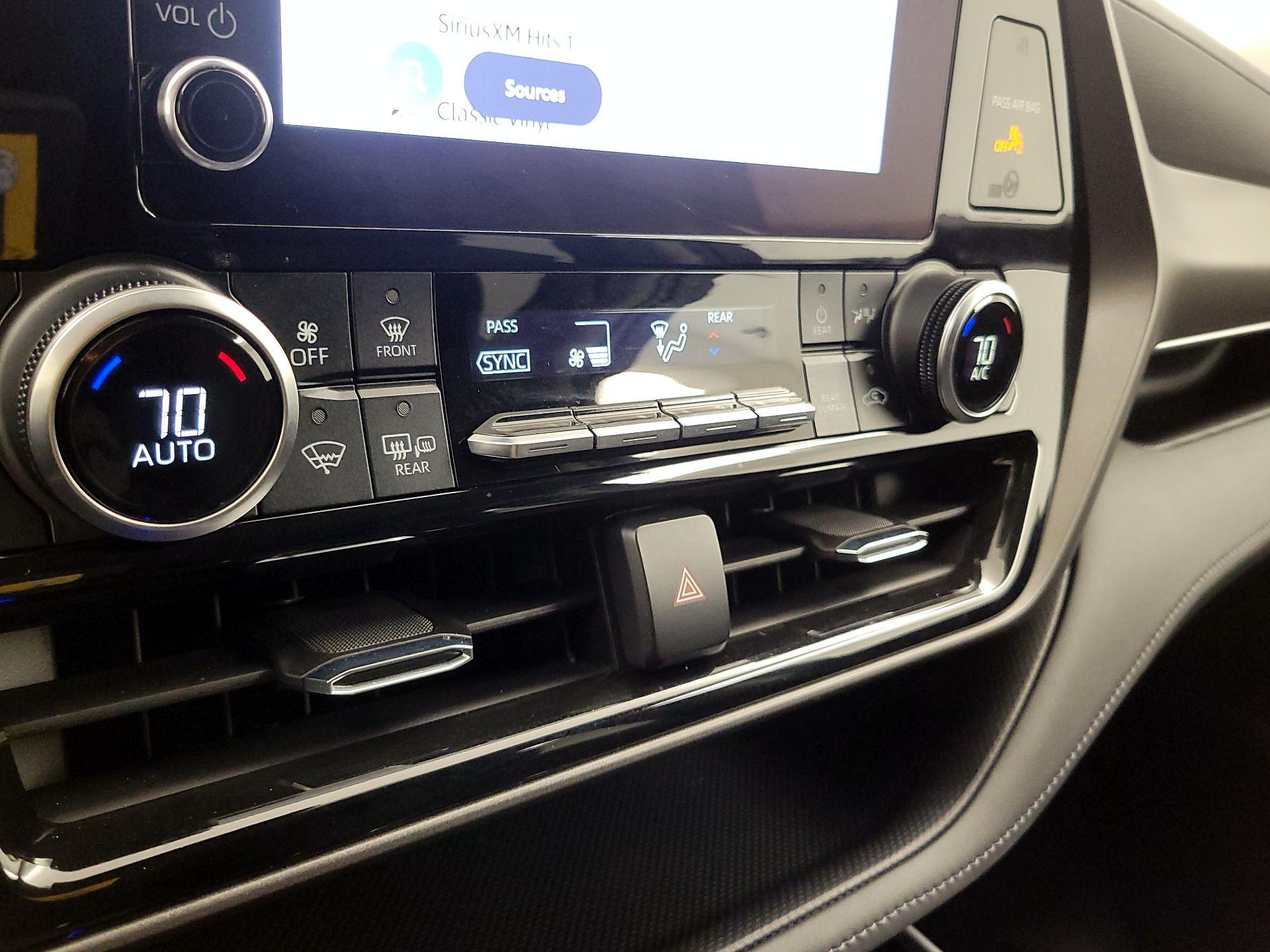 Thumbnail: 2023 Toyota Highlander - 16