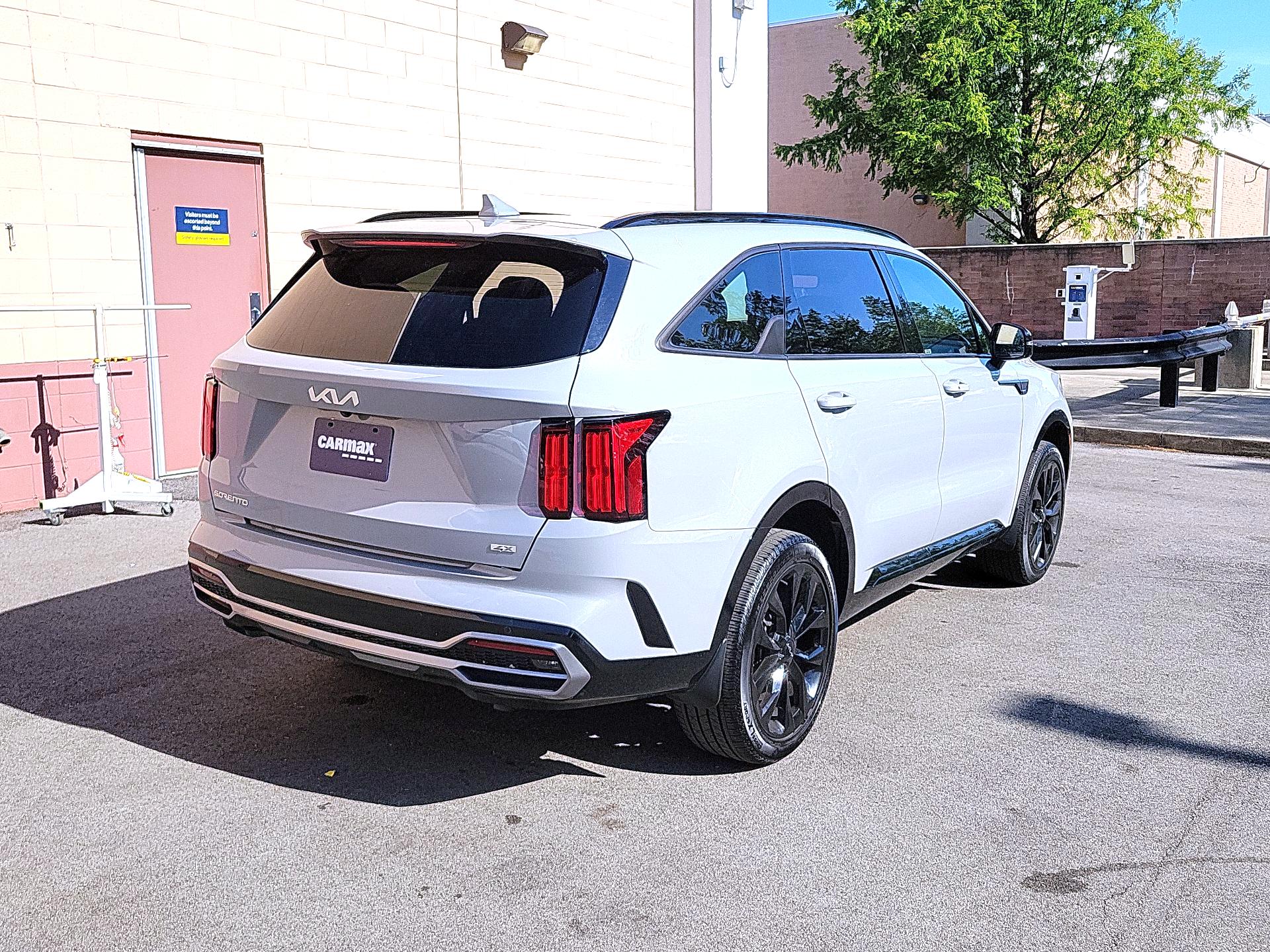 Thumbnail: 2023 Kia Sorento - 5