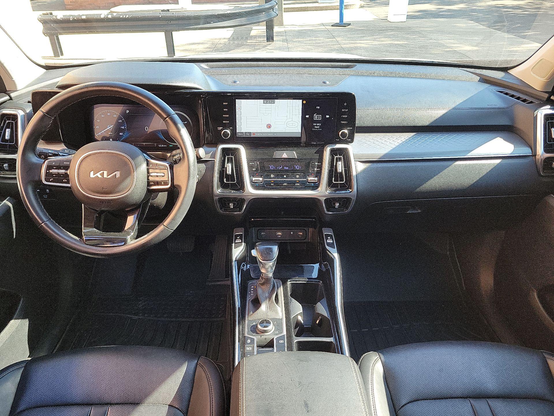 Thumbnail: 2023 Kia Sorento - 8