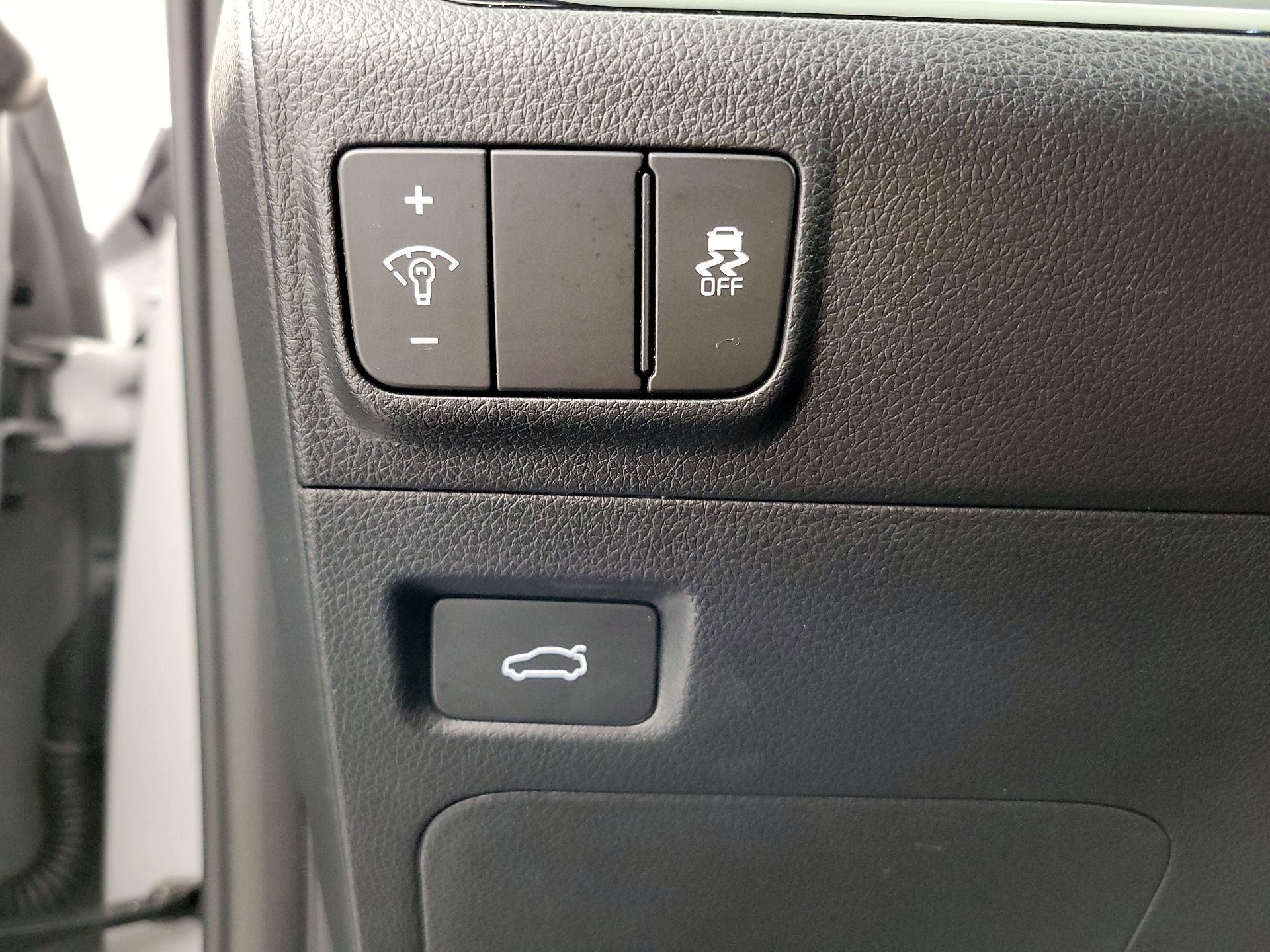 Thumbnail: 2025 Kia K5 - 13