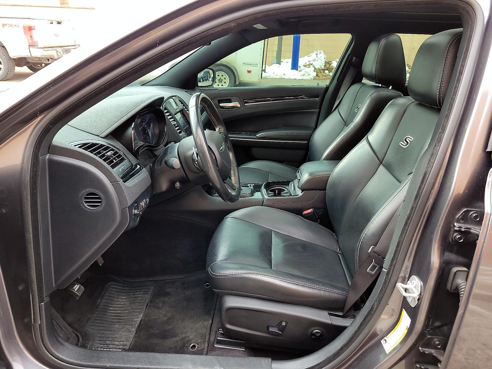 Thumbnail: 2018 Chrysler 300 - 9