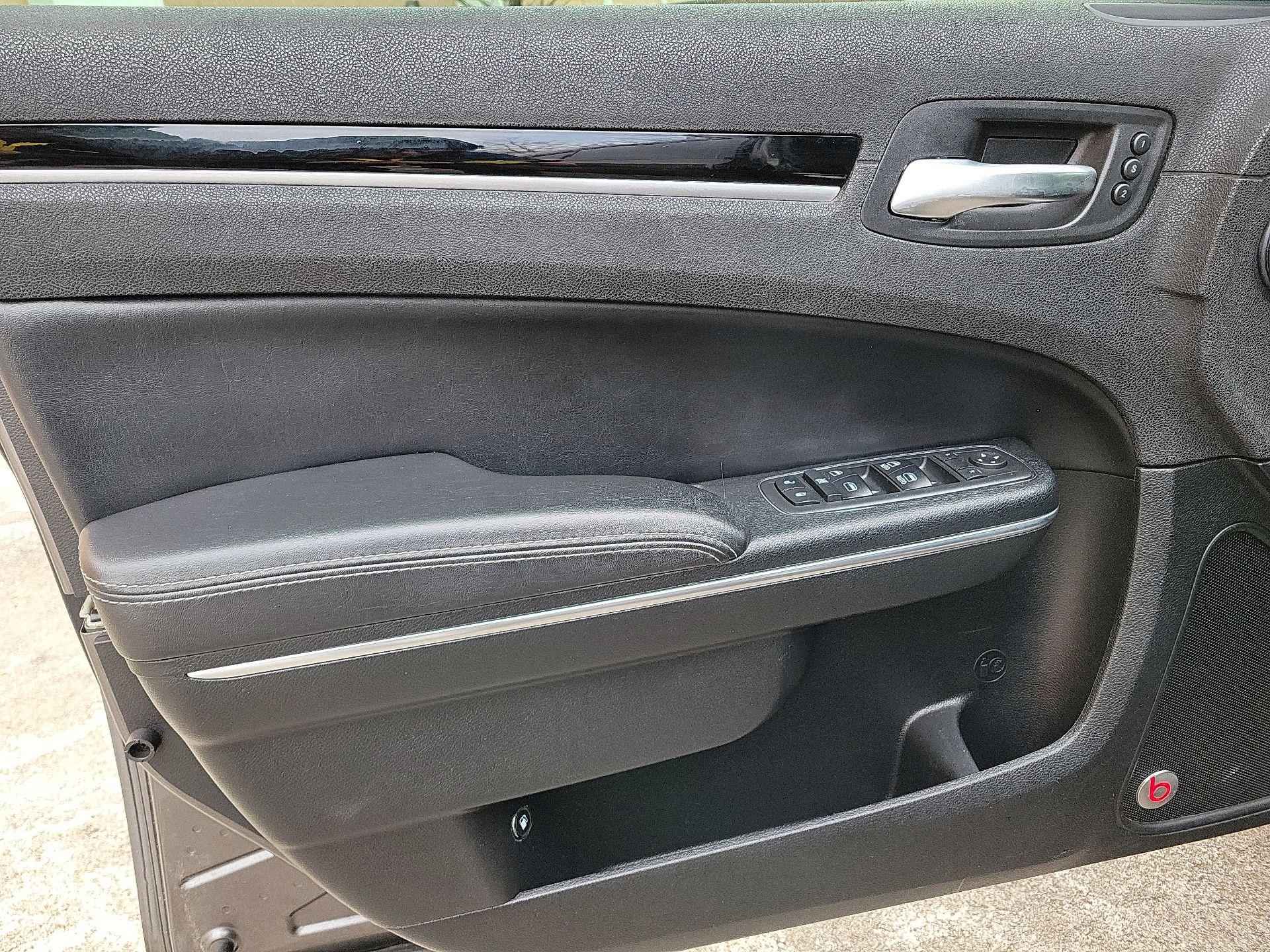 Thumbnail: 2018 Chrysler 300 - 10